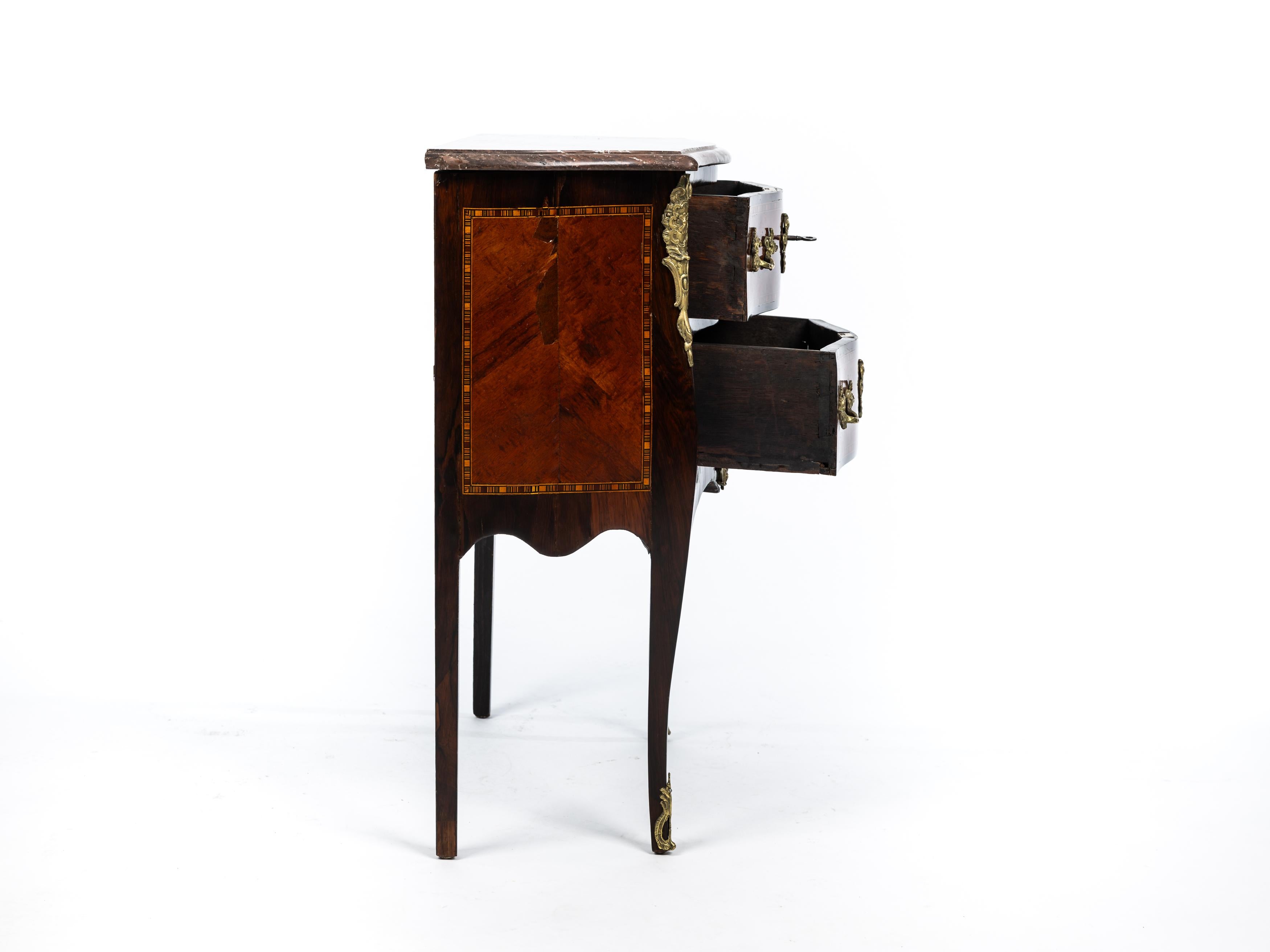 Eccellente cassettiera di piccole dimensioni, Louis Philippe, alto artigianato 1830 Francia in vendita 2