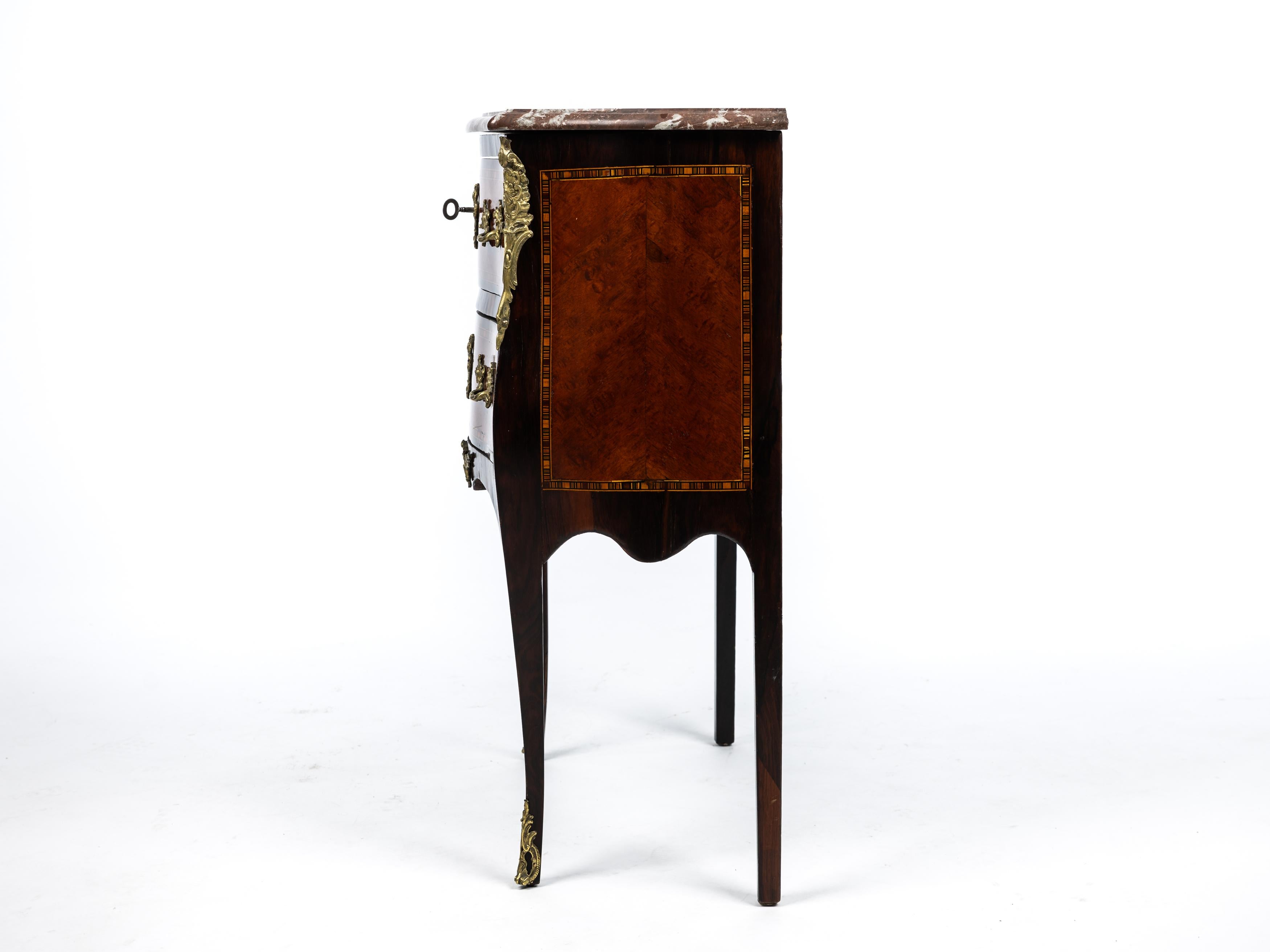 Eccellente cassettiera di piccole dimensioni, Louis Philippe, alto artigianato 1830 Francia in vendita 5