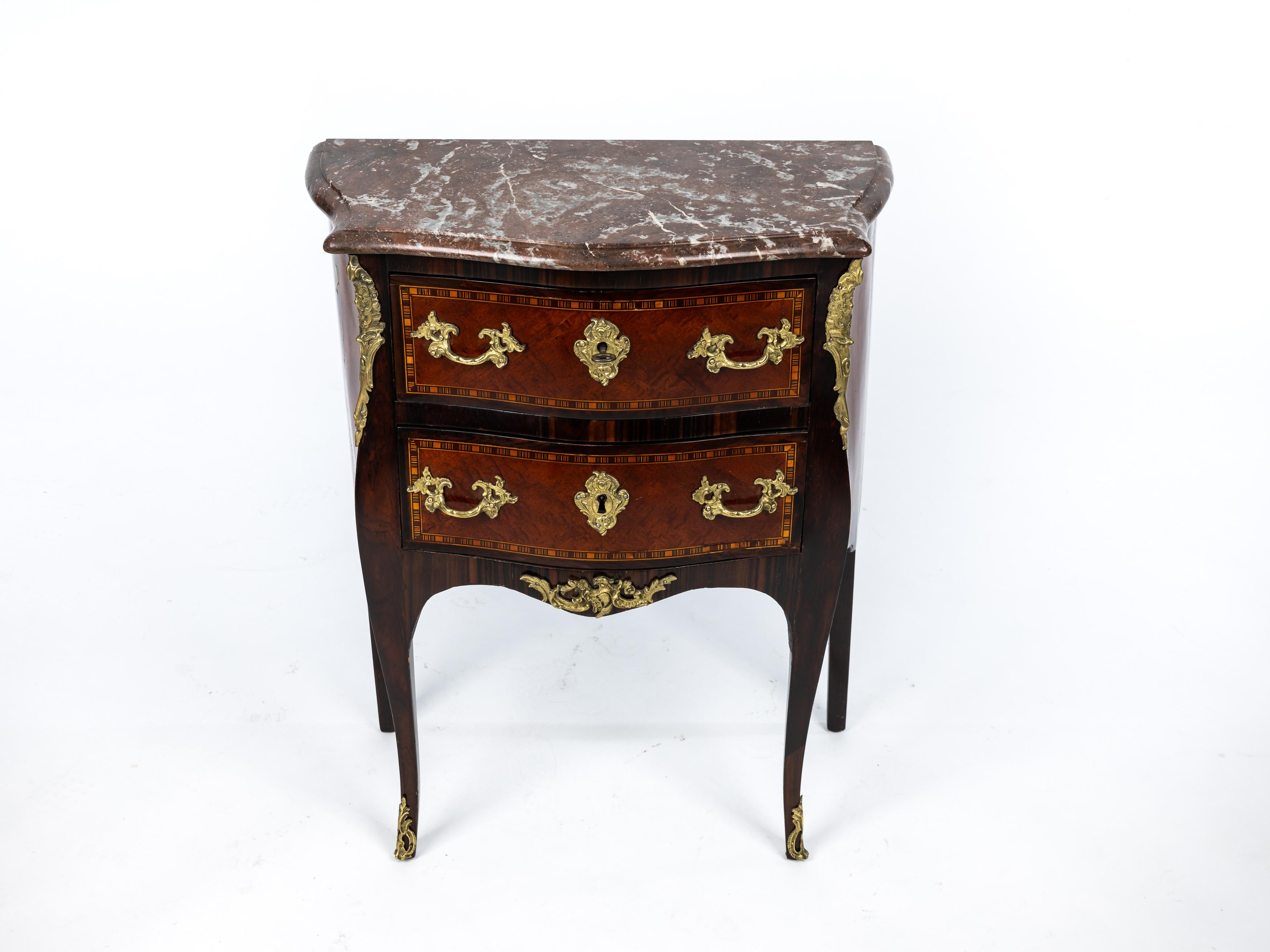 Eccellente cassettiera di piccole dimensioni, Louis Philippe, alto artigianato 1830 Francia in vendita 6