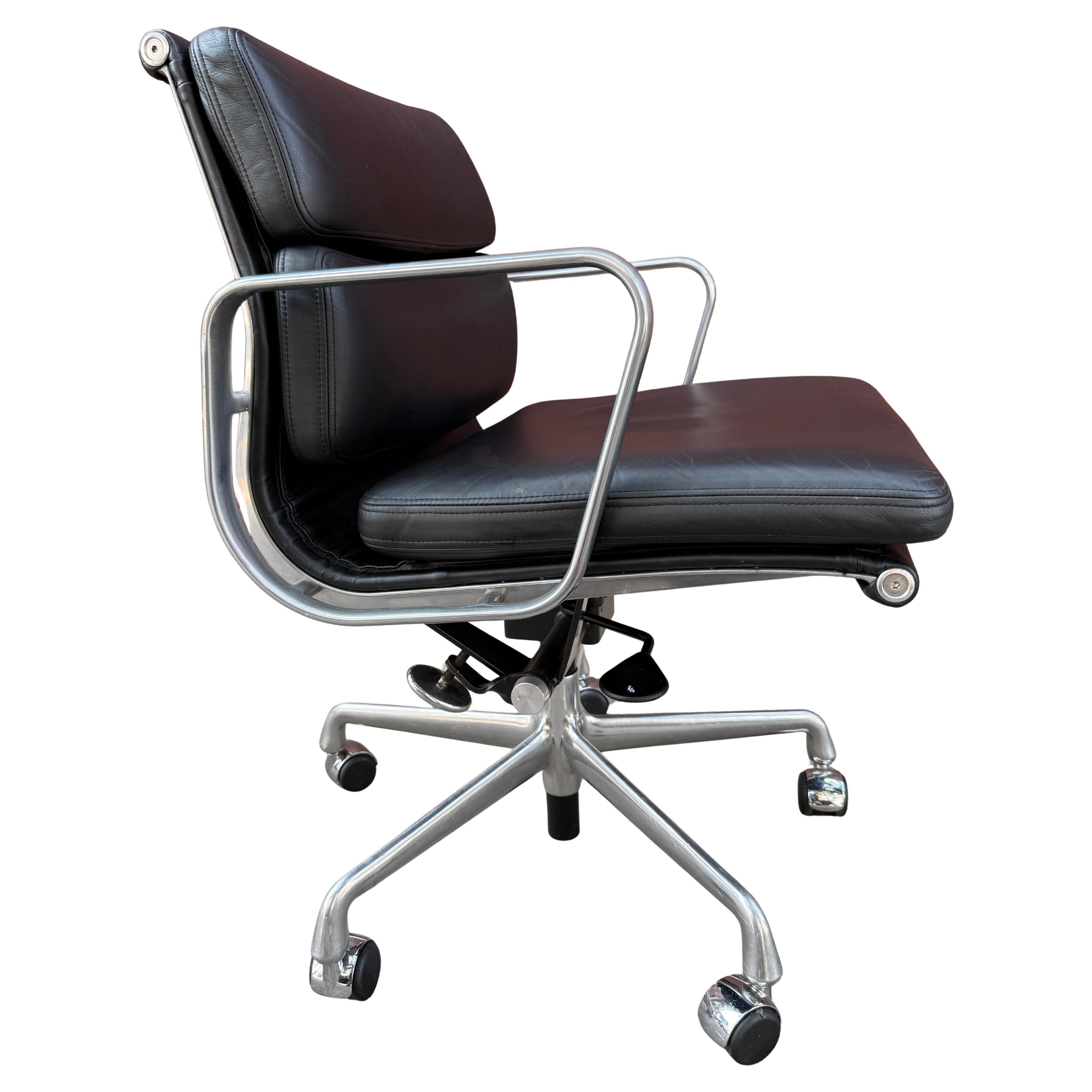 American Excellent Soft Pad Chair by Eames for Herman Miller For Sale