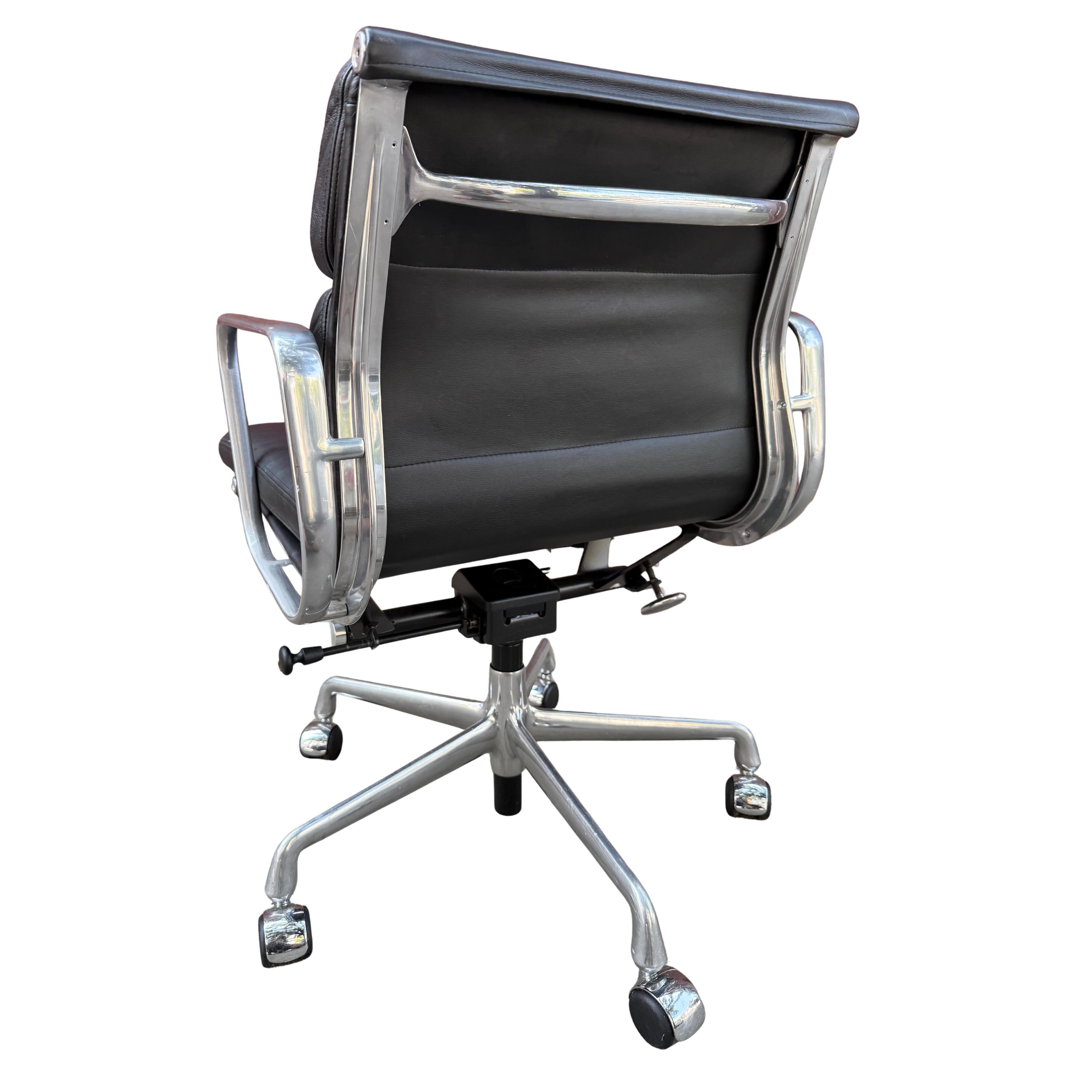 Contemporary Excellent Soft Pad Chair by Eames for Herman Miller For Sale