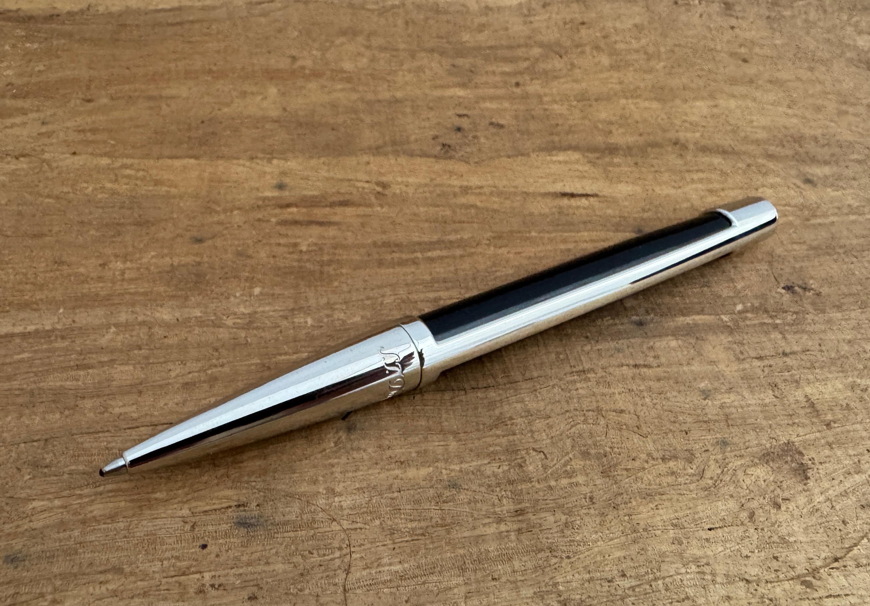 Excellent S.T. Dupont Defi Ballpoint Pen Gun Metal complète Unisexe en vente