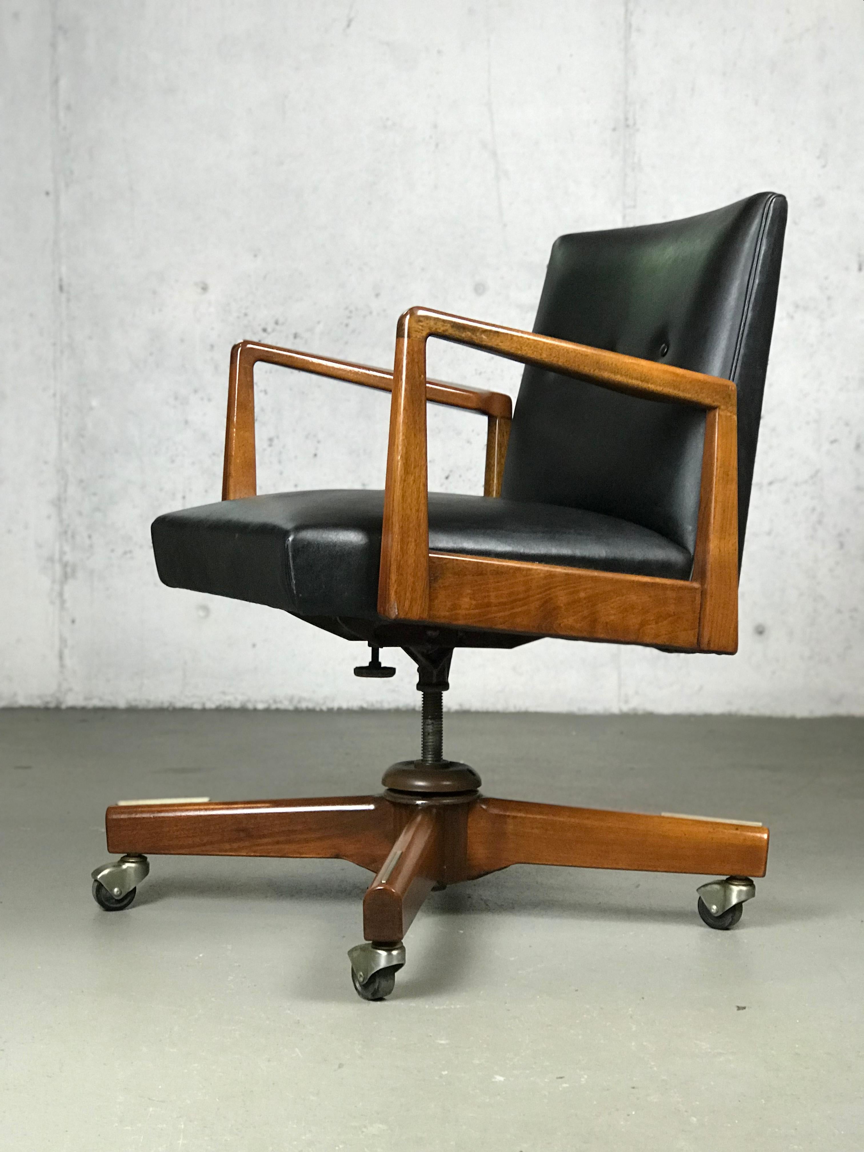 Excellent Swivel & Tilt Executive Desk Chair by Jens Risom 6