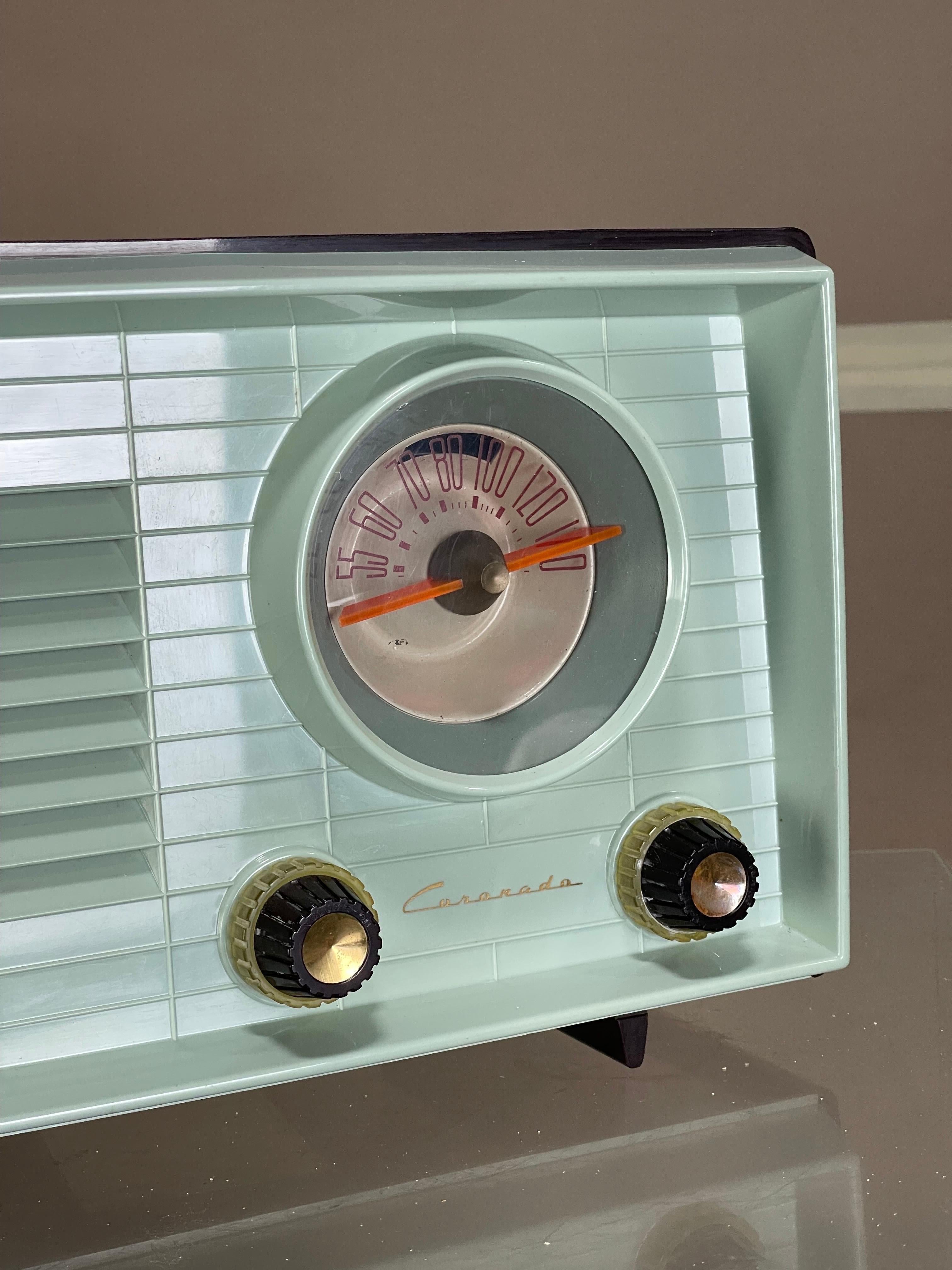 Lovely Coronado AM tube radio Model 05RA37-43-8360A. This radio - a larger tabletop model at 14