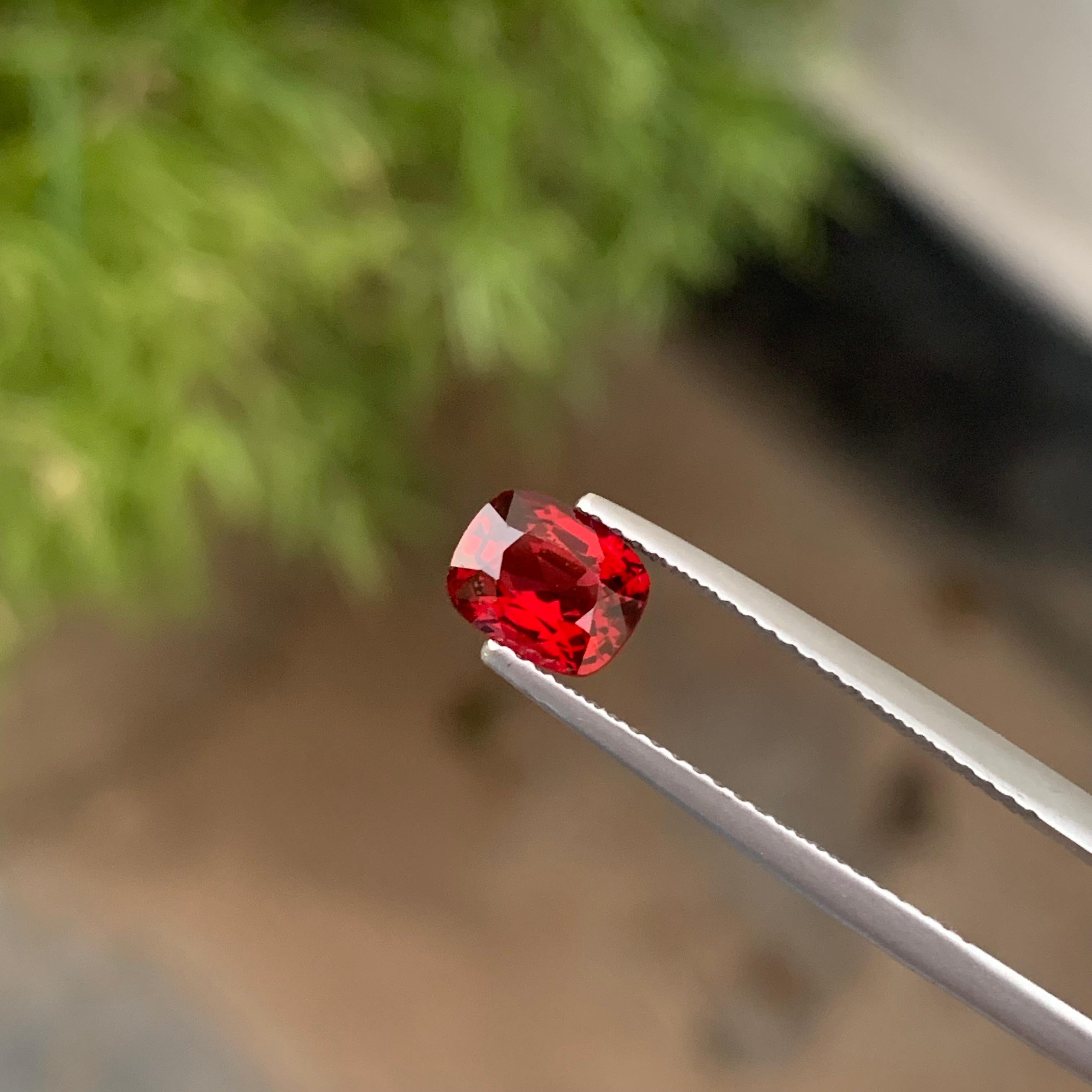 Exceptional 1.15 Carat Natural Loose Red Spinel From Burma Myanmar In New Condition For Sale In Peshawar, PK