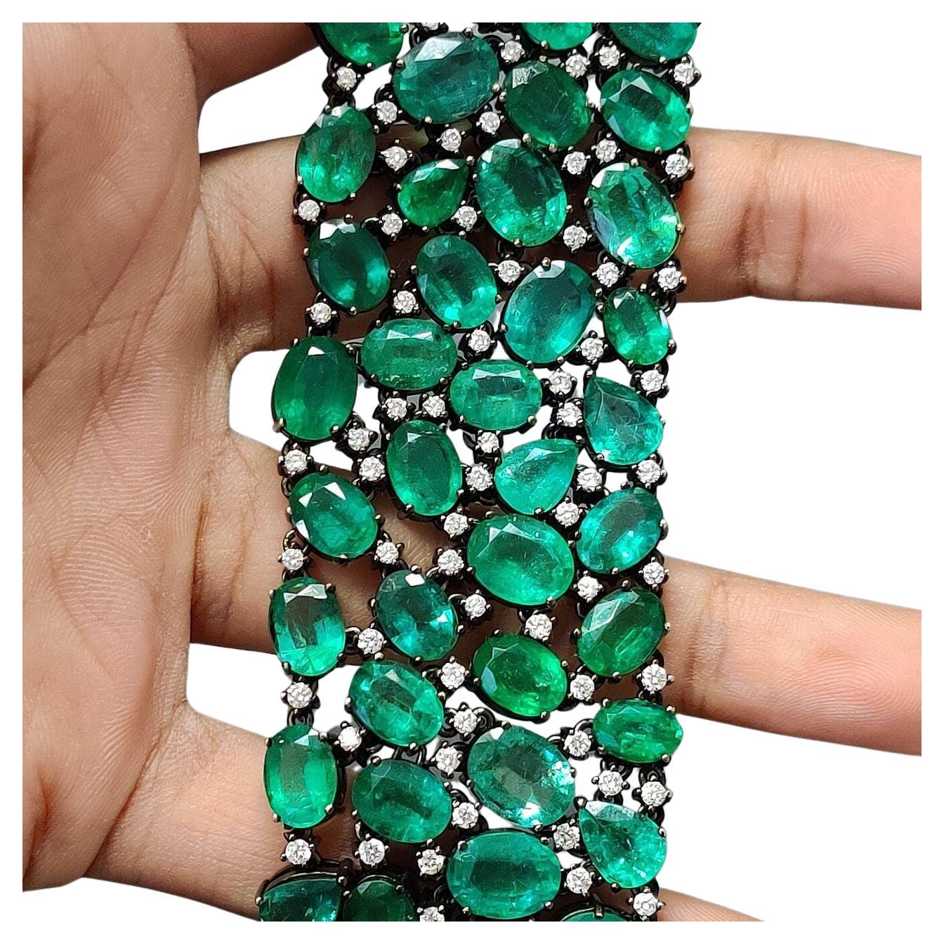 Women's or Men's EXCEPTIONAL 115 Carat Zambian Green Emerald 18k White Gold Bracelet  For Sale