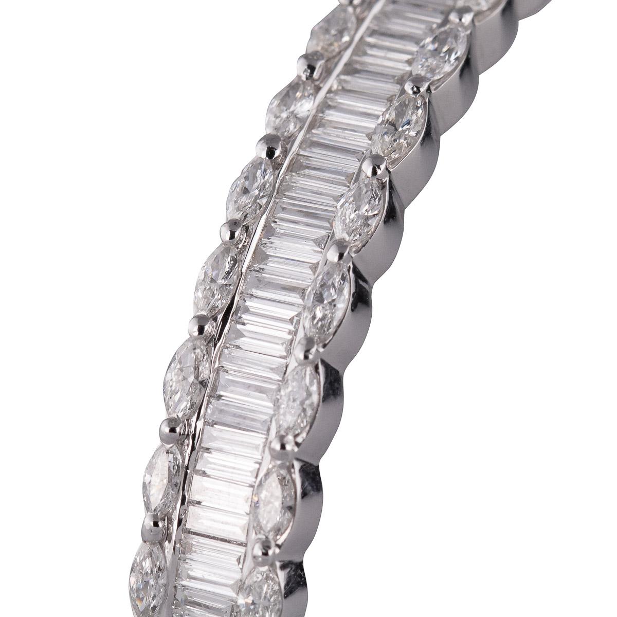 Baguette Cut Exceptional 15 Carat Diamond and 18 Karat White Gold Bracelet, G/H, VVS1 For Sale