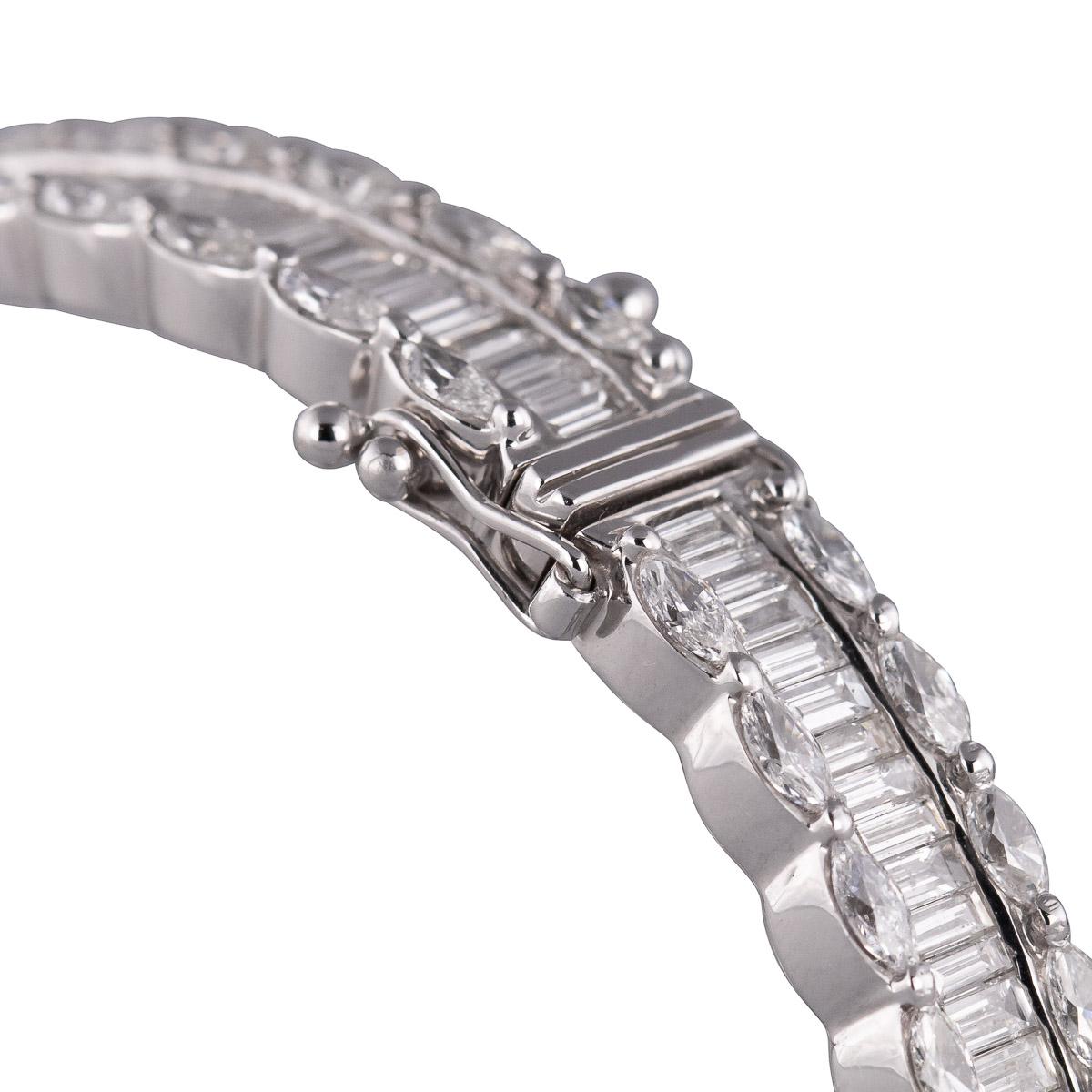 Exceptional 15 Carat Diamond and 18 Karat White Gold Bracelet, G/H, VVS1 In Good Condition For Sale In London, London