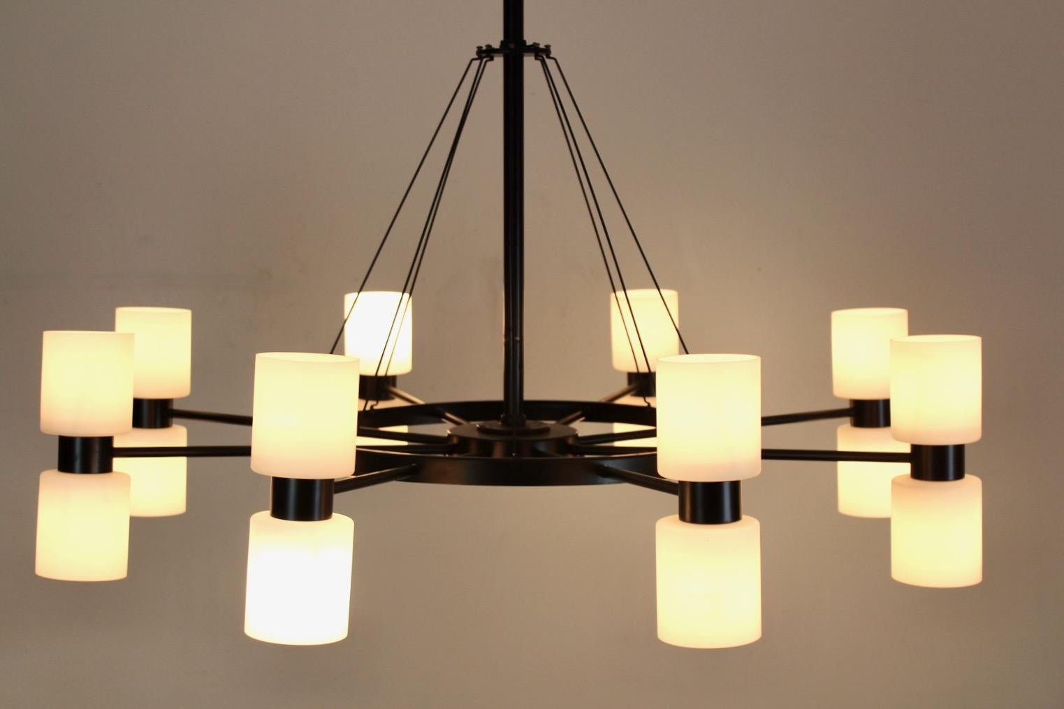 Exceptionnel lustre à 16 éclairages 