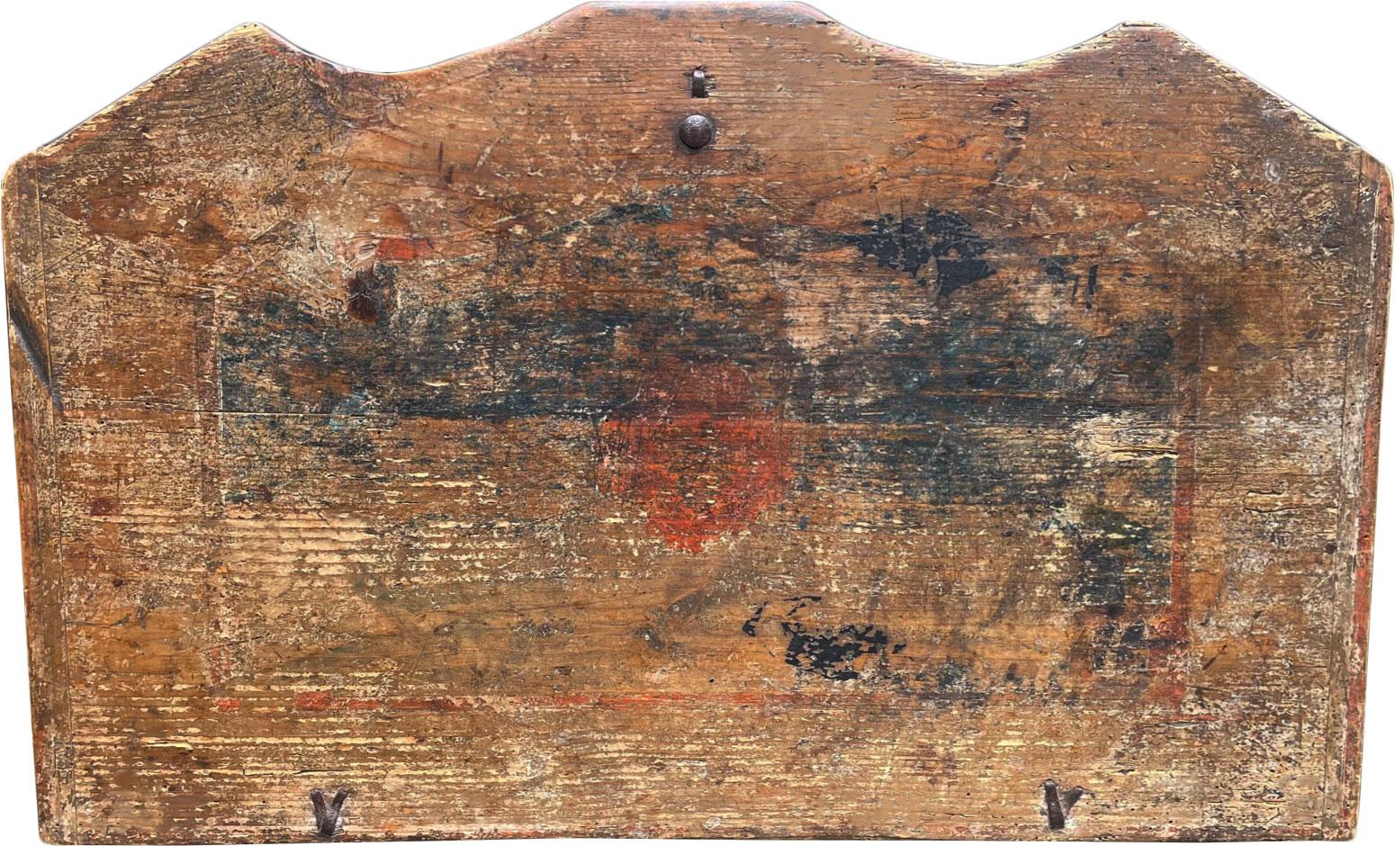 Artisanat Exceptionnel coffre à couvertures peint en rouge et bleu de 1750, Europe centrale en vente