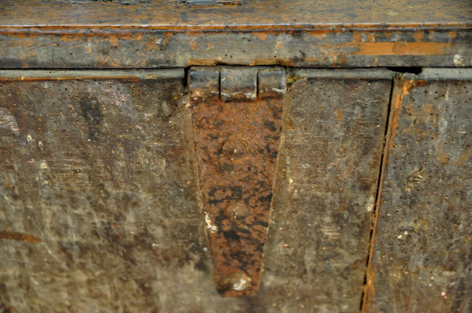 Exceptional 17th Century Coffre - Trunk 4