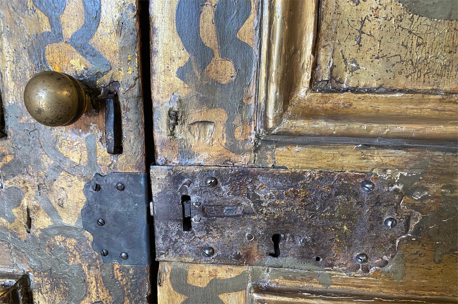 Exceptionnelle paire de portes italiennes du 17e siècle en vente 7