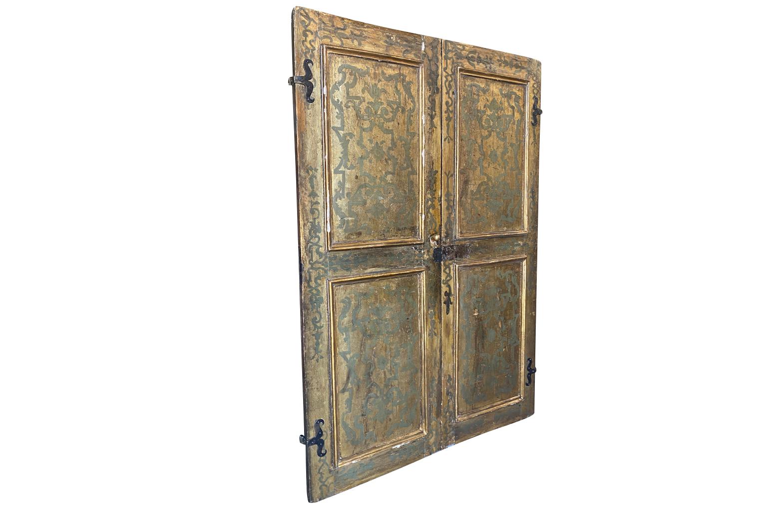 Exceptionnelle paire de portes italiennes du 17e siècle Bon état - En vente à Atlanta, GA