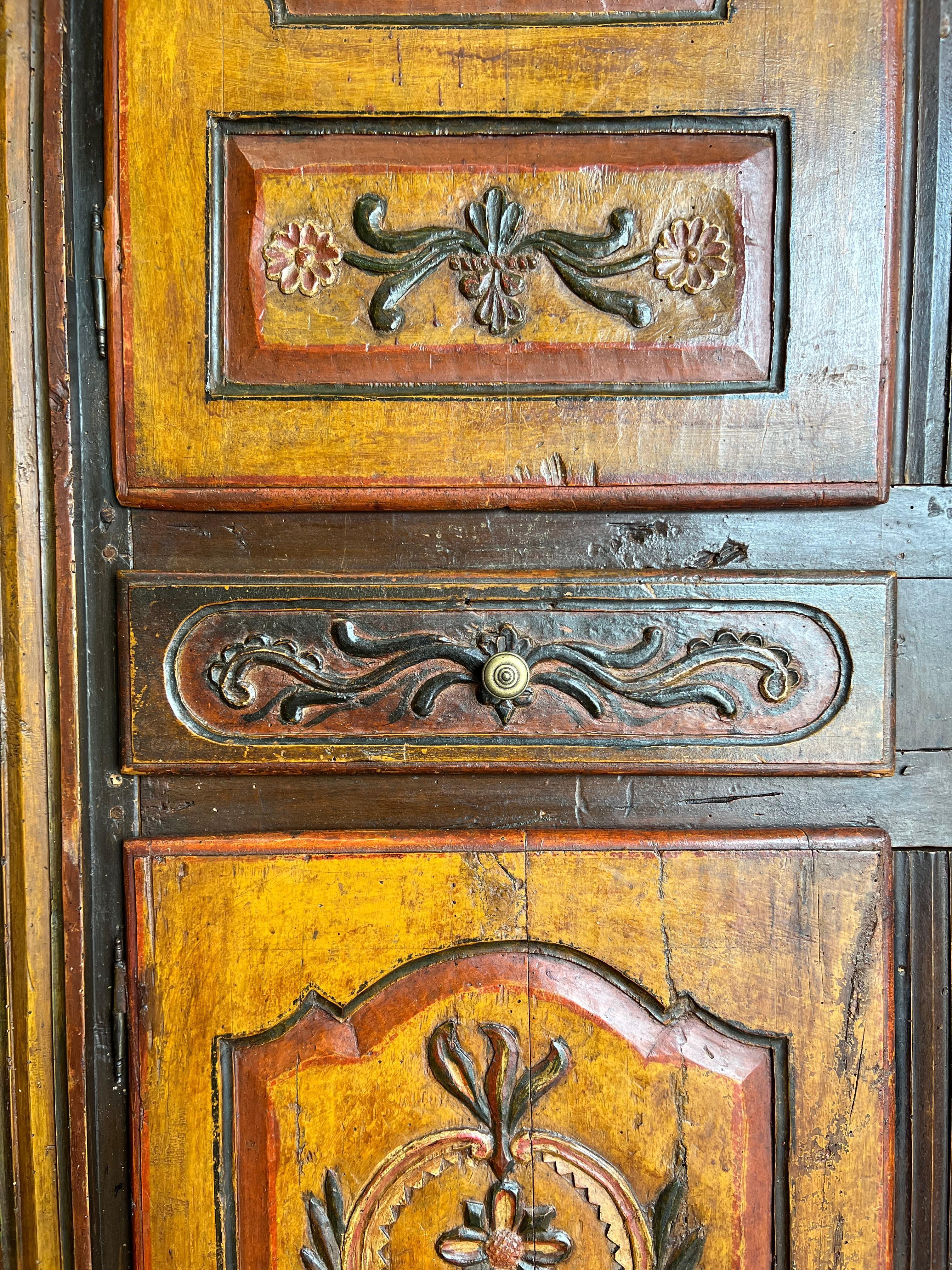Außergewöhnlicher norditalienischer Schrank mit 4 Türen aus dem 17. Jahrhundert im Angebot 2
