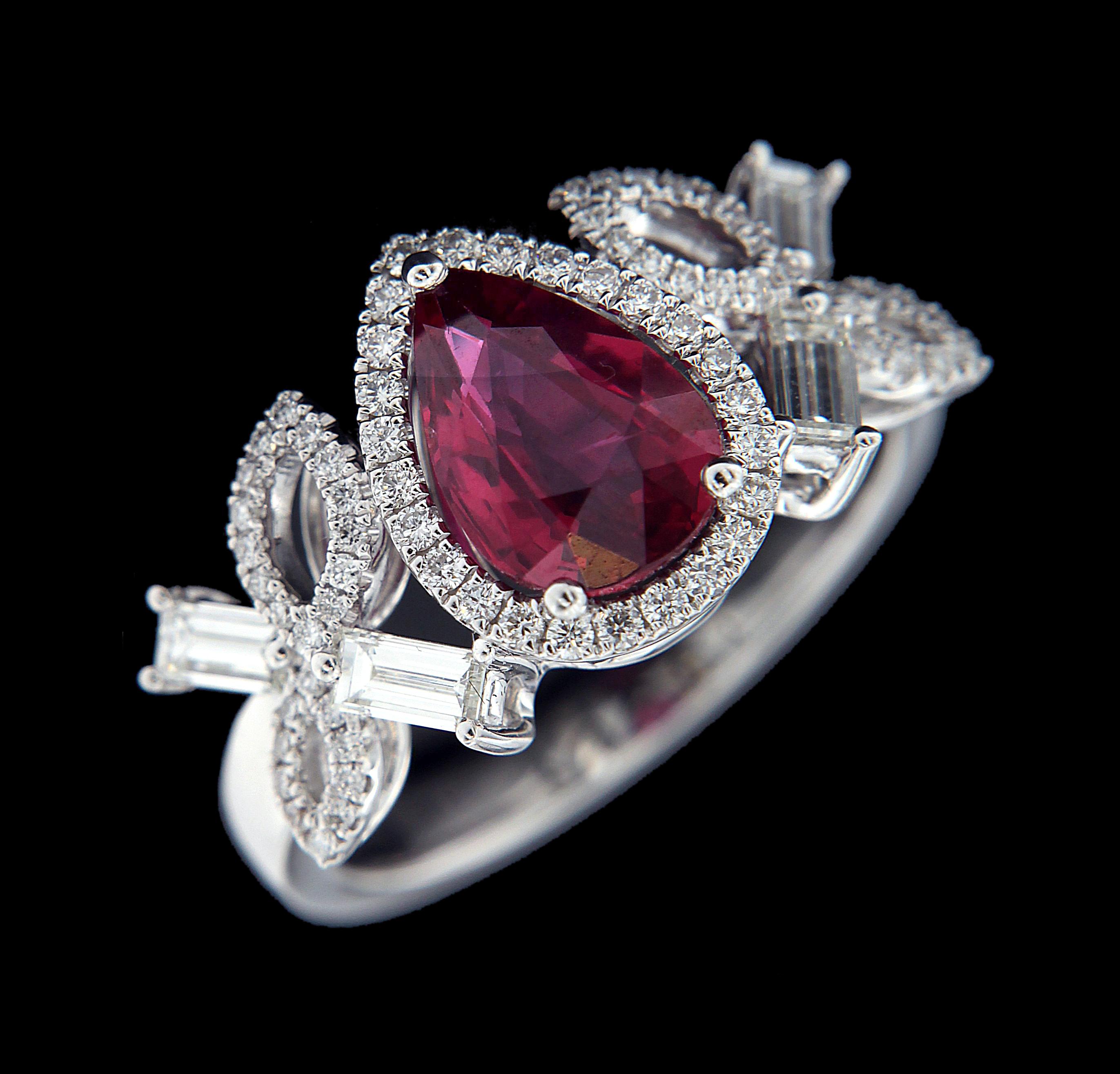 Exceptional 18 Karat  White Gold, Diamond And Ruby Ring.

Rings:
Diamonds of approximately 0.785 carats, rubies approximately of 2.120 carats mounted on 18 karat white gold ring. The ring weighs approximately around 6.049 grams.

Please note: The
