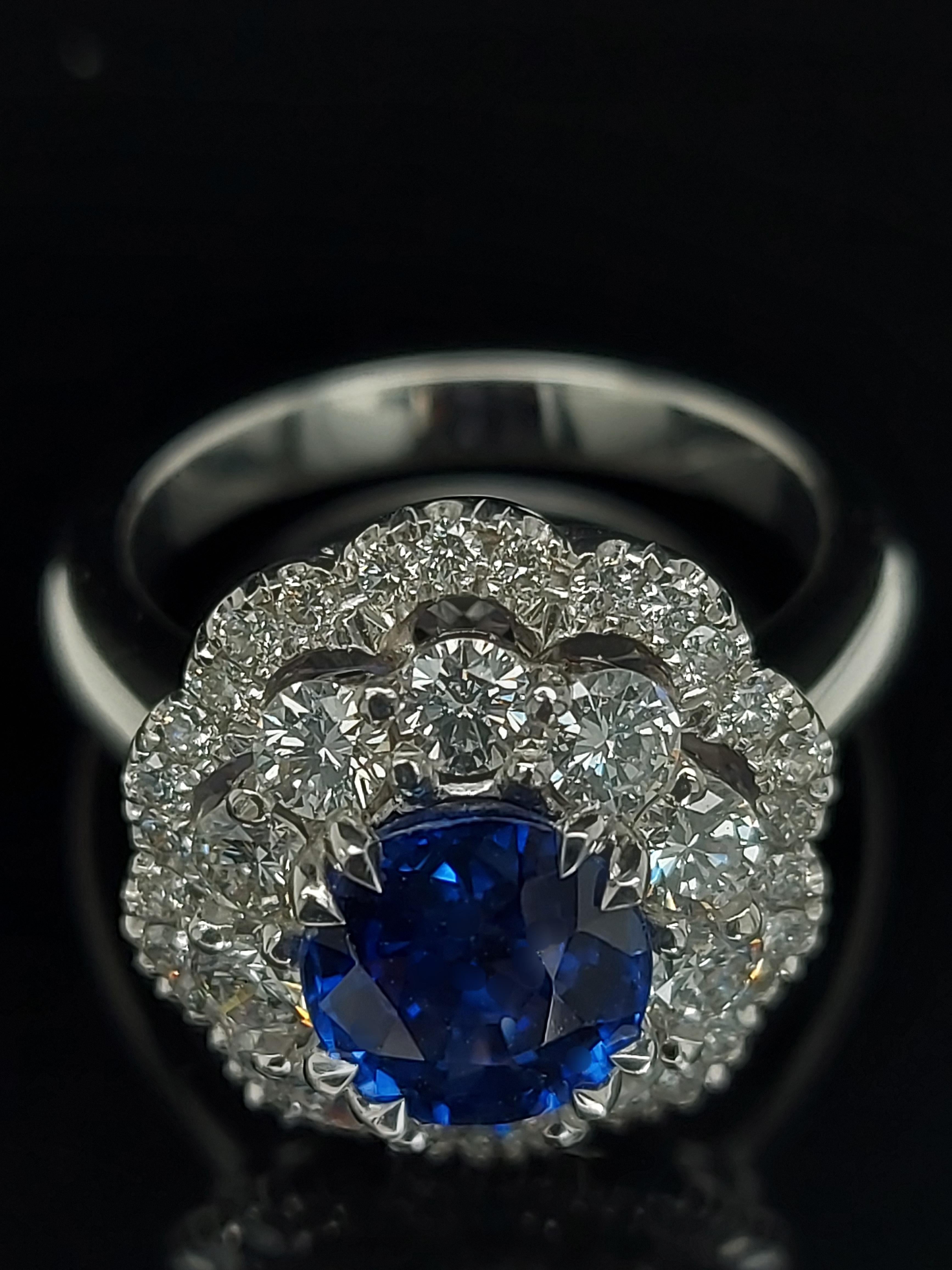 Exceptional 18 Karat Gold Ring with 2.43 Carat Sapphire and 1.36 Carat Diamonds For Sale 6