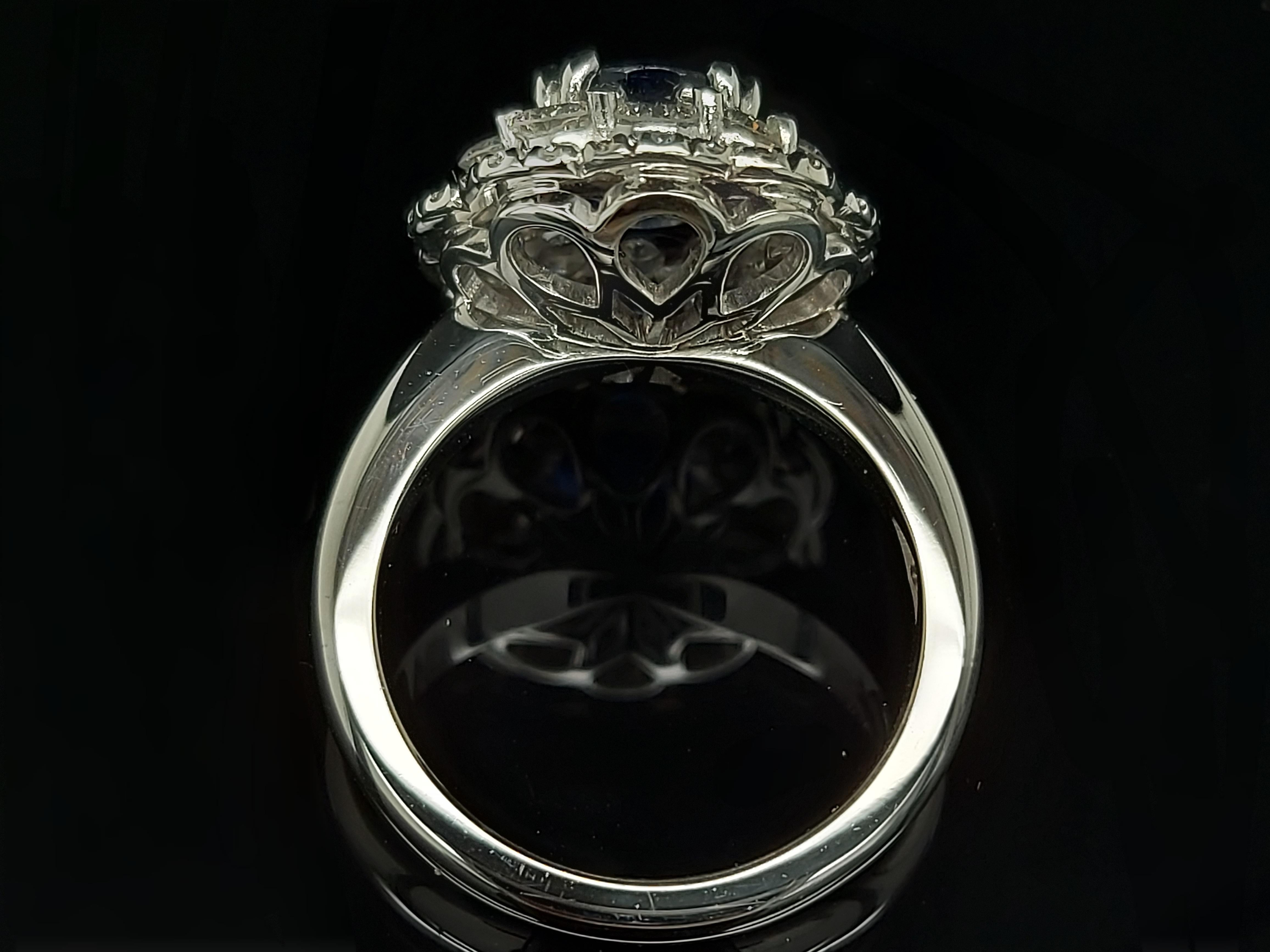 Exceptional 18 Karat Gold Ring with 2.43 Carat Sapphire and 1.36 Carat Diamonds For Sale 7