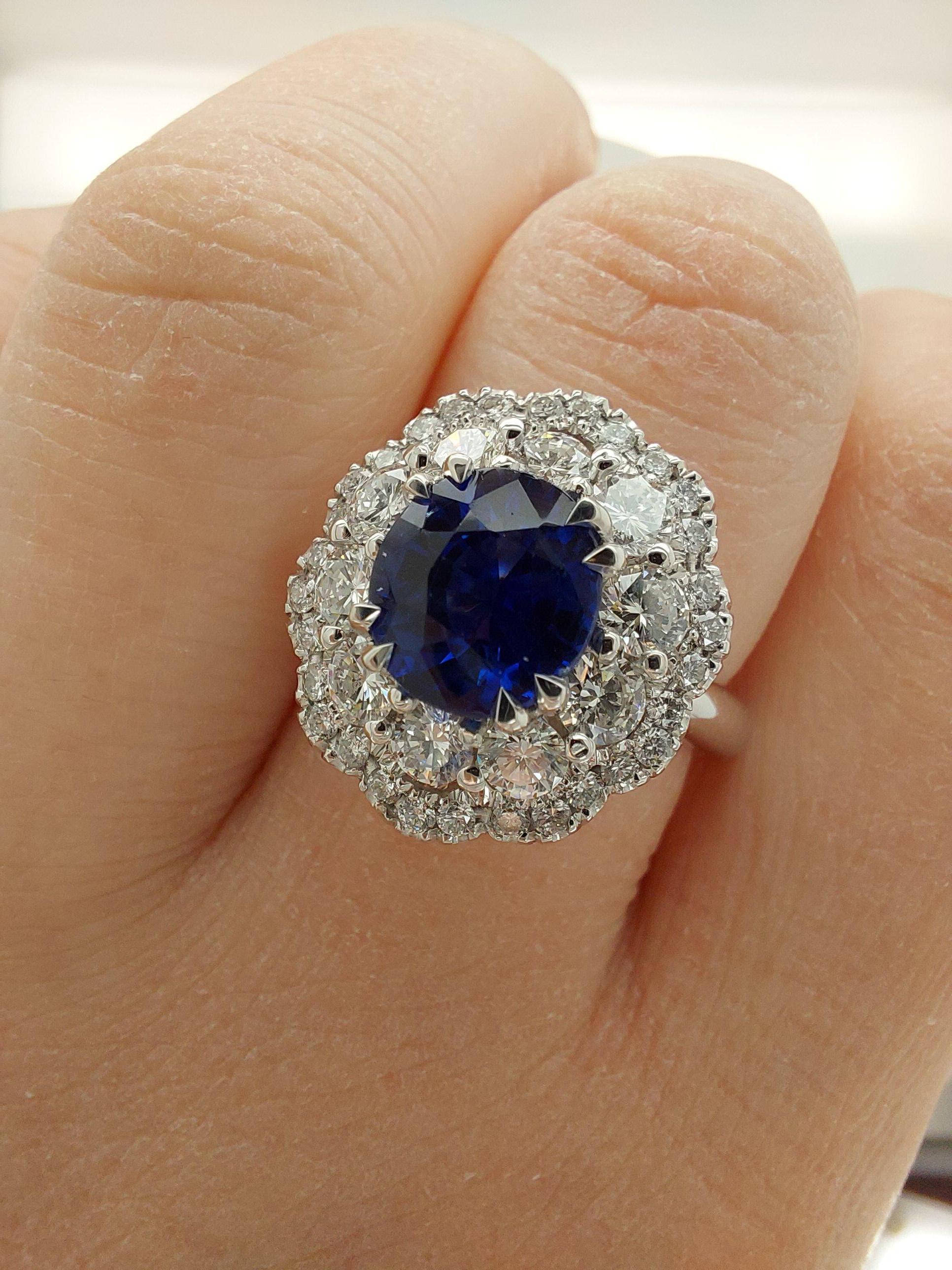 Exceptional 18 Karat Gold Ring with 2.43 Carat Sapphire and 1.36 Carat Diamonds For Sale 13