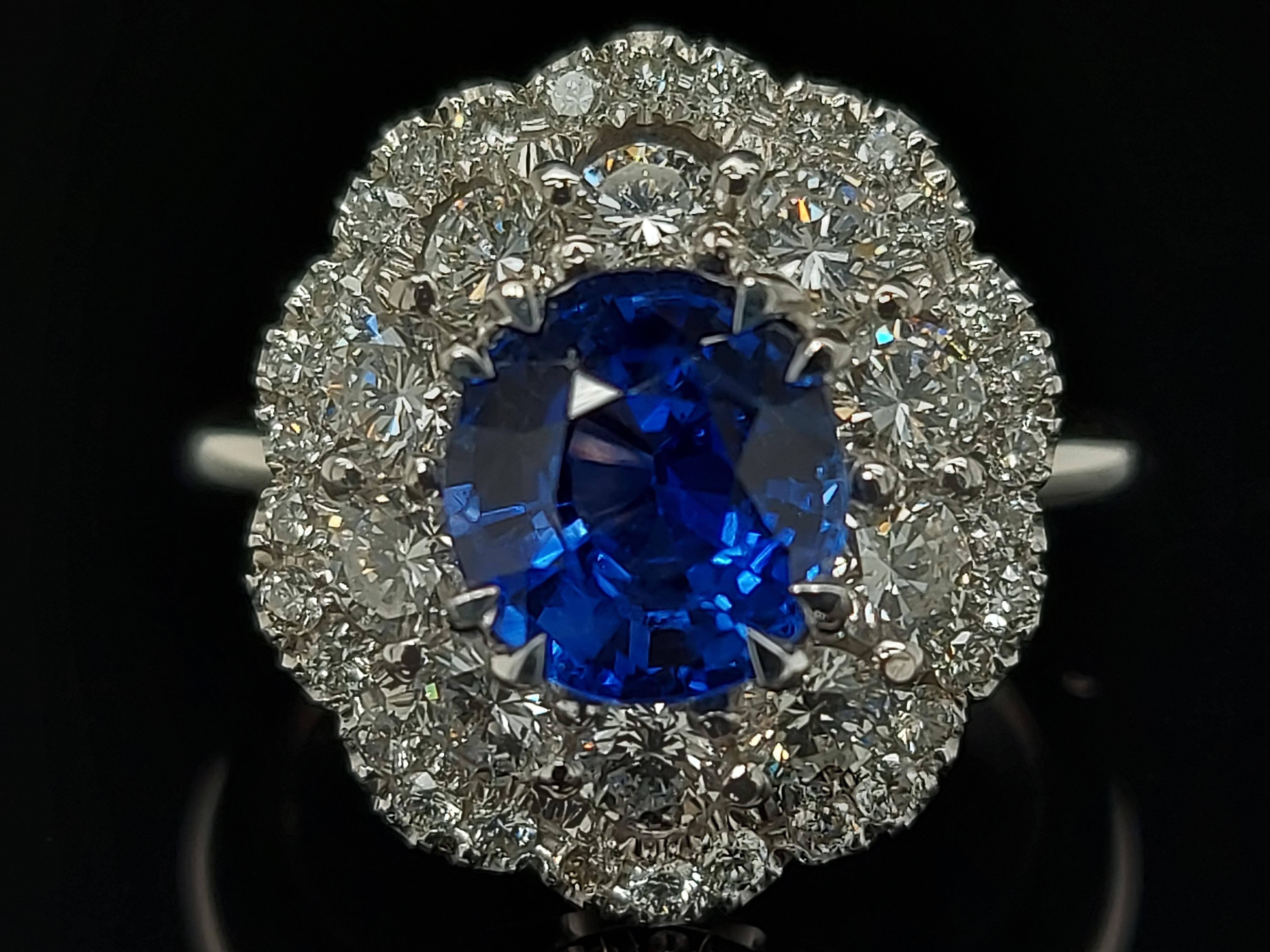 Artisan Exceptional 18 Karat Gold Ring with 2.43 Carat Sapphire and 1.36 Carat Diamonds For Sale