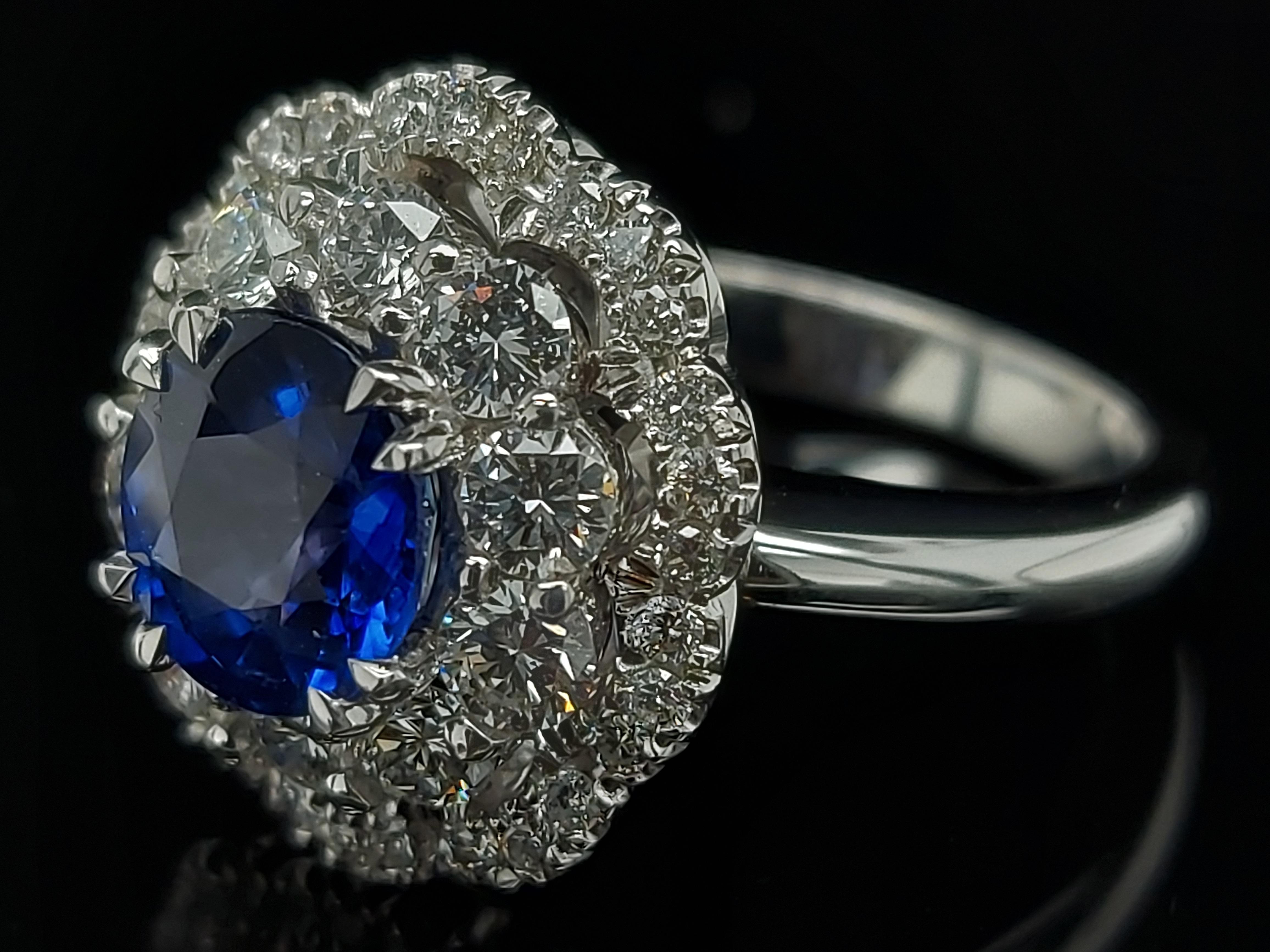 Exceptional 18 Karat Gold Ring with 2.43 Carat Sapphire and 1.36 Carat Diamonds For Sale 1