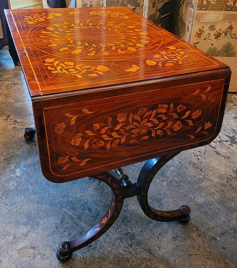 XVIIIe siècle Exceptionnelle table de canapé en marqueterie de style Régence néerlandaise du 18e siècle en vente