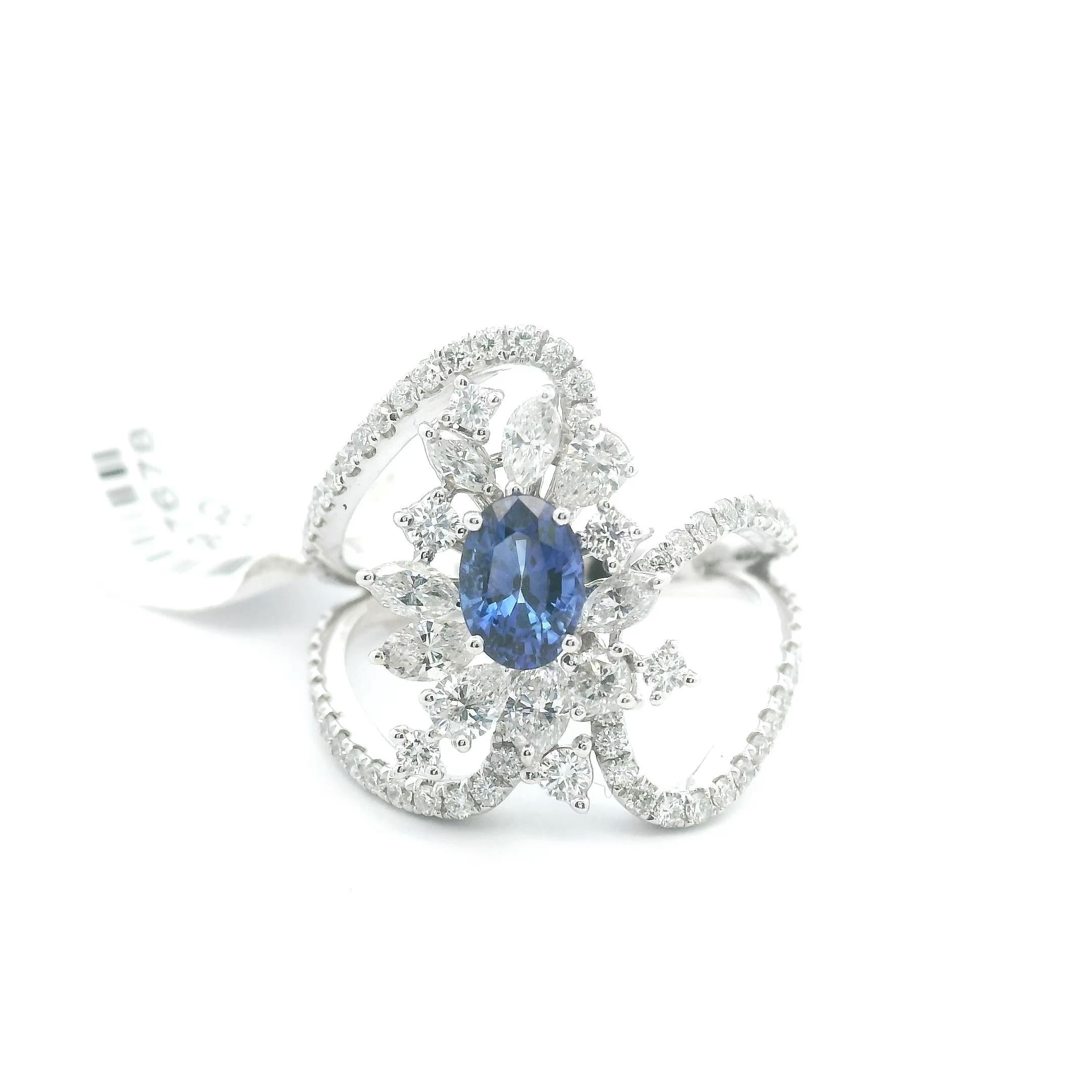 Außergewöhnlicher 18k Oval Blauer Sri Lankanischer Ceylon-Saphir-Marquise-Diamant-Cluster Damen im Angebot