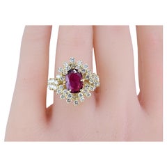 Exceptional 18K Yellow Gold Ring With Diamonds & Natural Ruby Center Stone