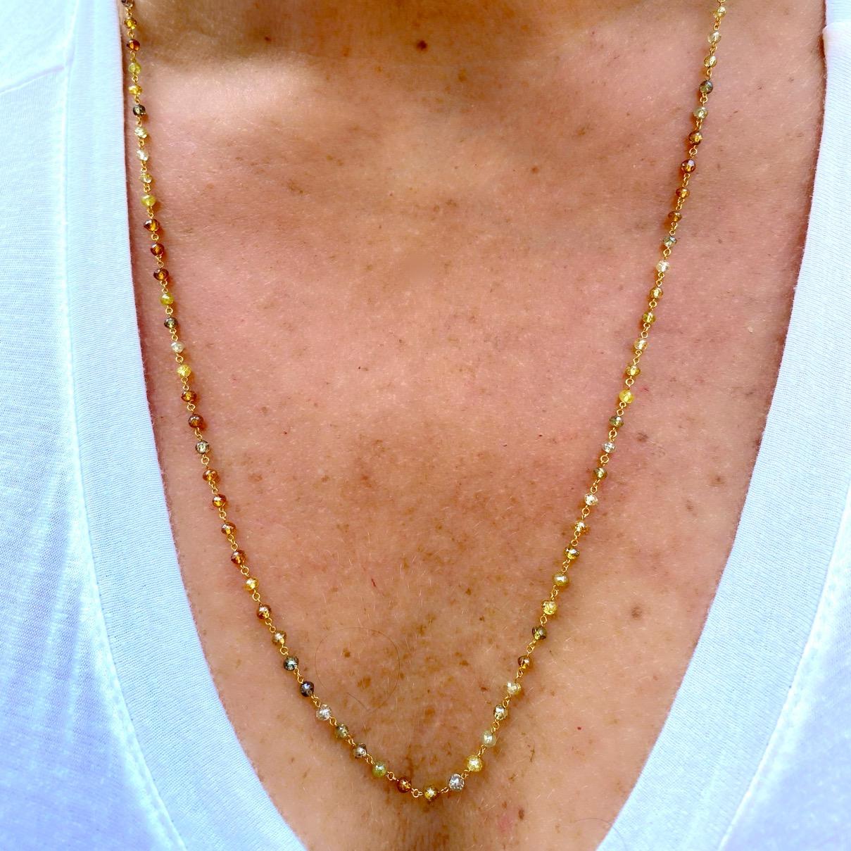 Exceptionnel collier de diamants multicolores de 16,52 carats de 18 carats Pour femmes en vente