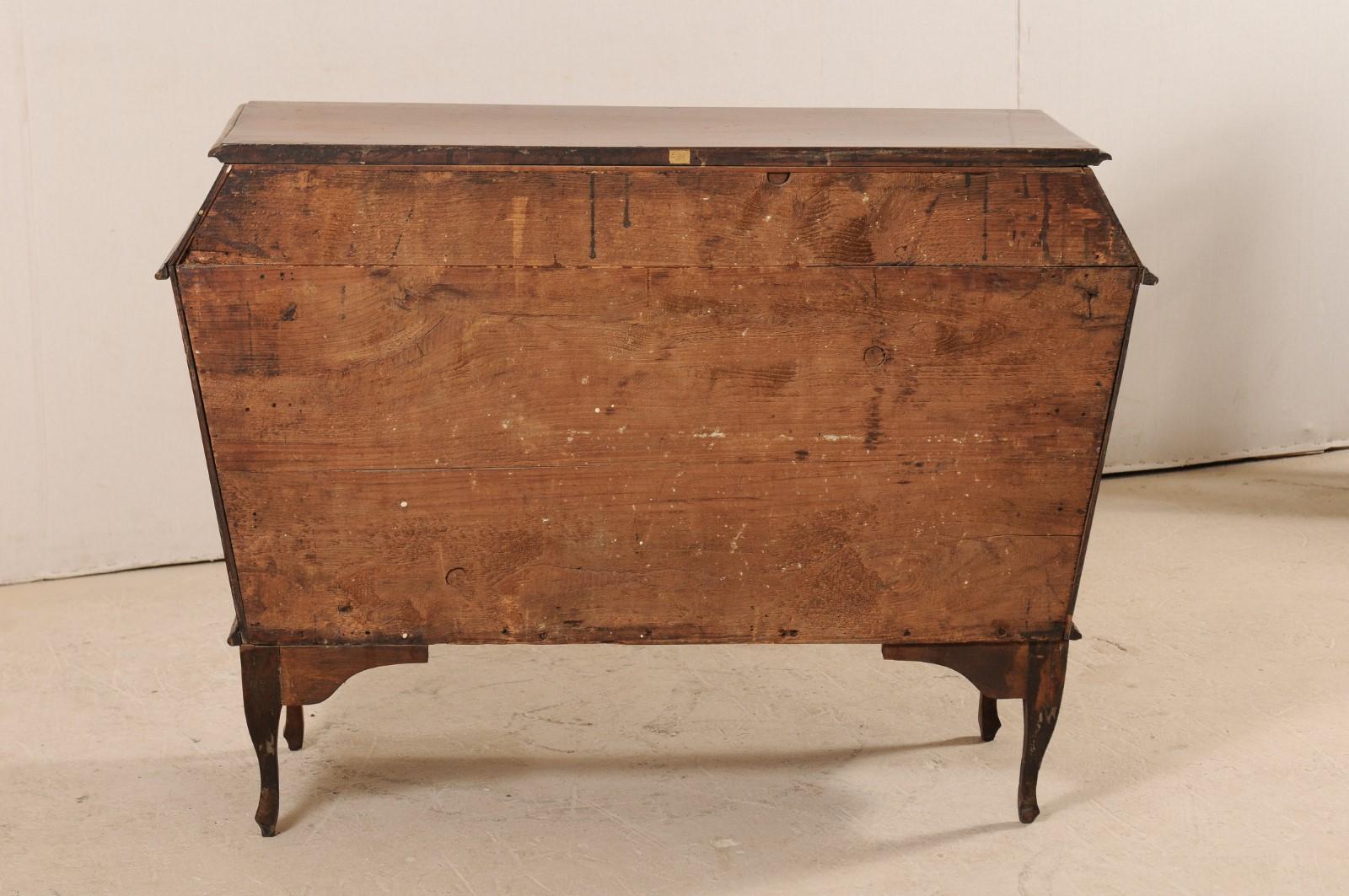An Exceptional Late 18th C. Italian Walnut Commode w/ Unique Triangulated Shape For Sale 4