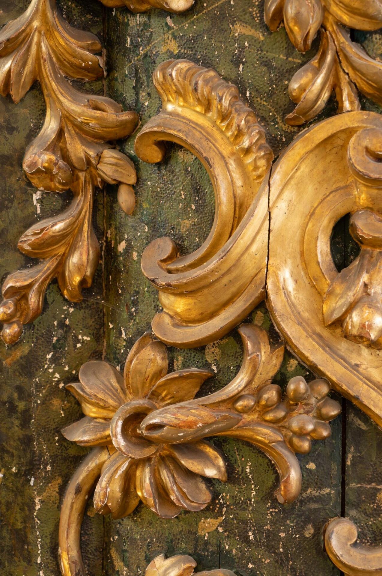 Außergewöhnliche geschnitzte Giltwood-Tür aus dem 18. (Louis XIV.) im Angebot