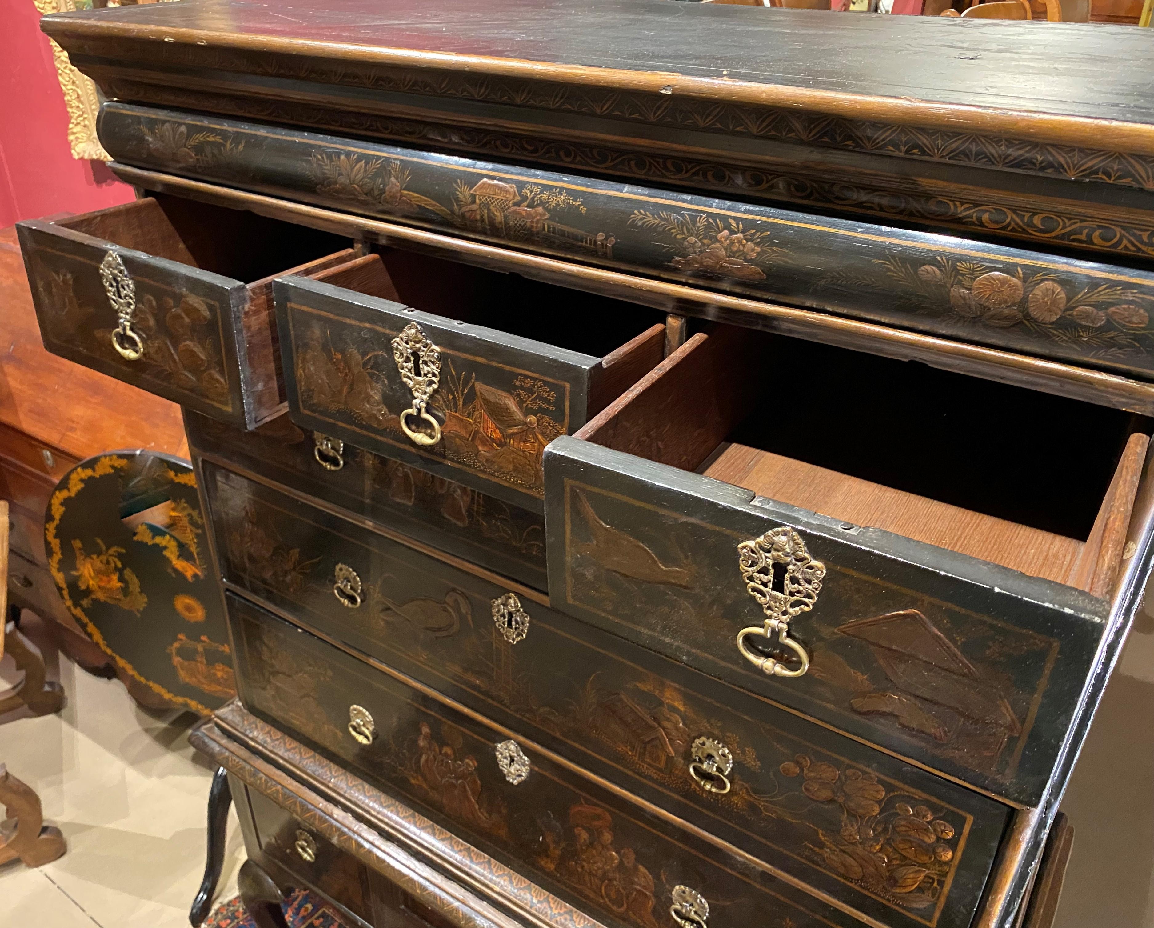 Exceptionnel commode haute anglaise en deux parties en chêne du 18ème siècle de style Chinoiserie en vente 2