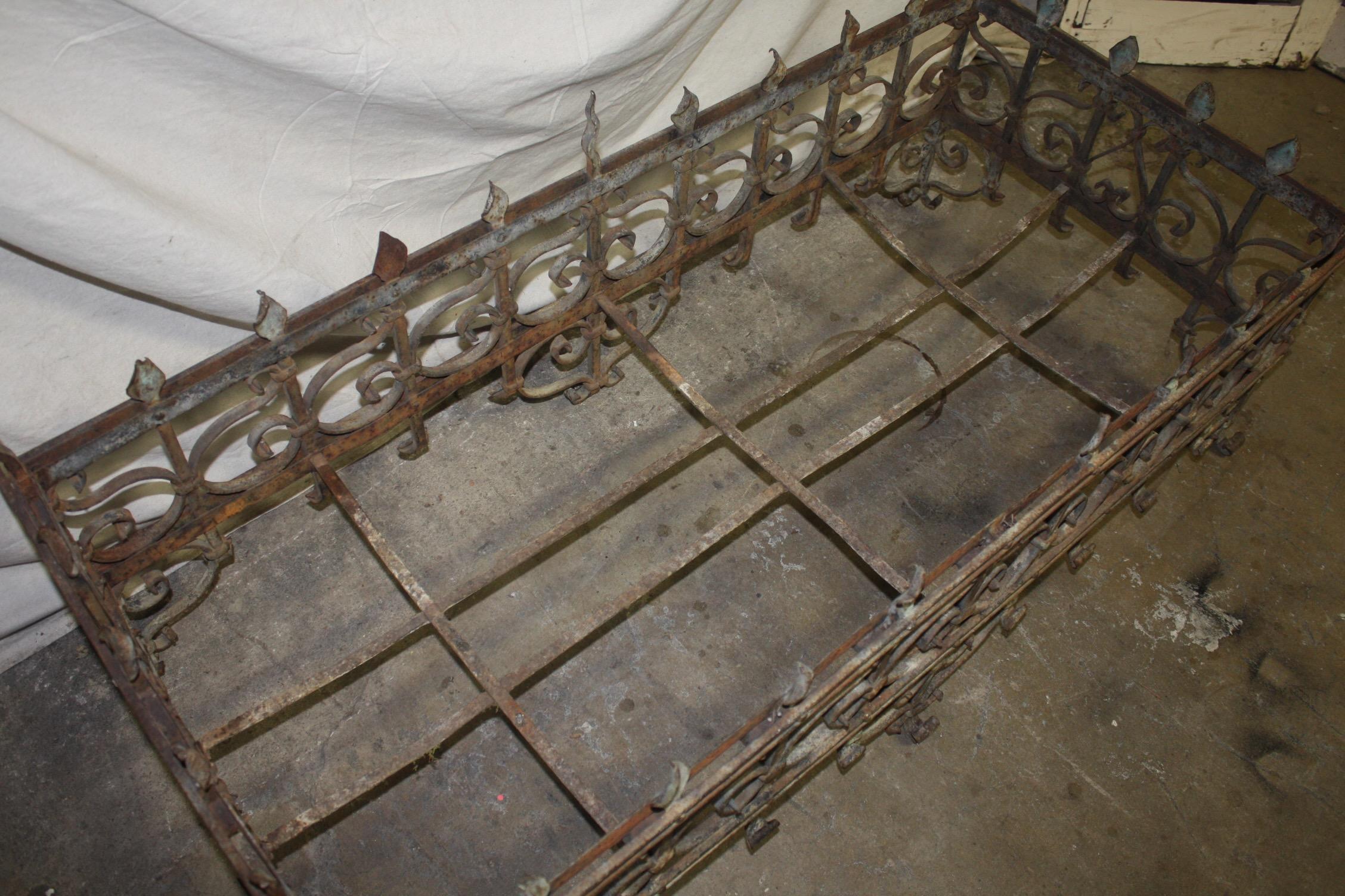 Exceptional 18th Century French Iron Planter In Excellent Condition For Sale In Stockbridge, GA