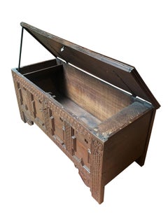 Exceptional 18th-century French oak coffer - dated 1722 - Blanket Chest