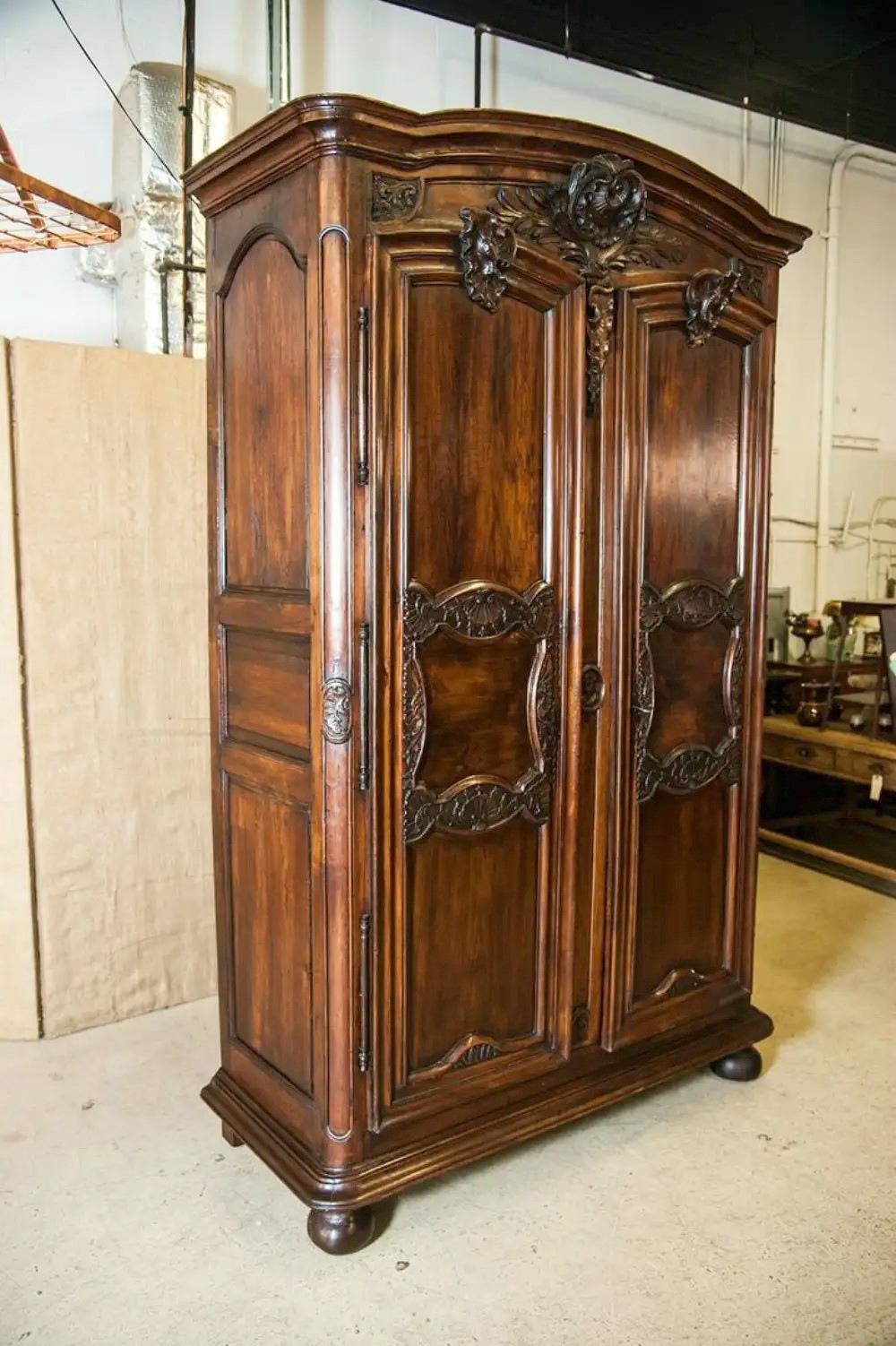 Exceptional 18th Century French Régence Period Walnut Chateau Lyonnaise Armoire For Sale 6