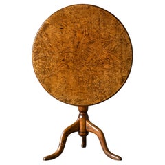 Exceptionnelle table gustavienne du 18ème siècle à plateau basculant