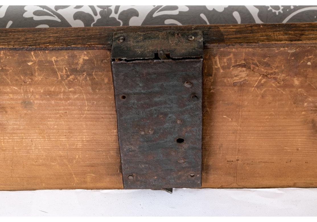 Incrusté Exceptionnelle commode européenne incrustée du 18ème siècle en vente