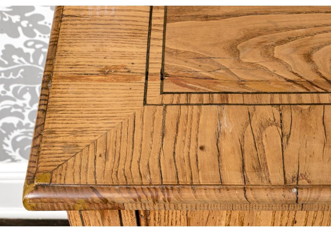 Exceptionnelle commode européenne incrustée du 18ème siècle Abîmé - En vente à Bridgeport, CT