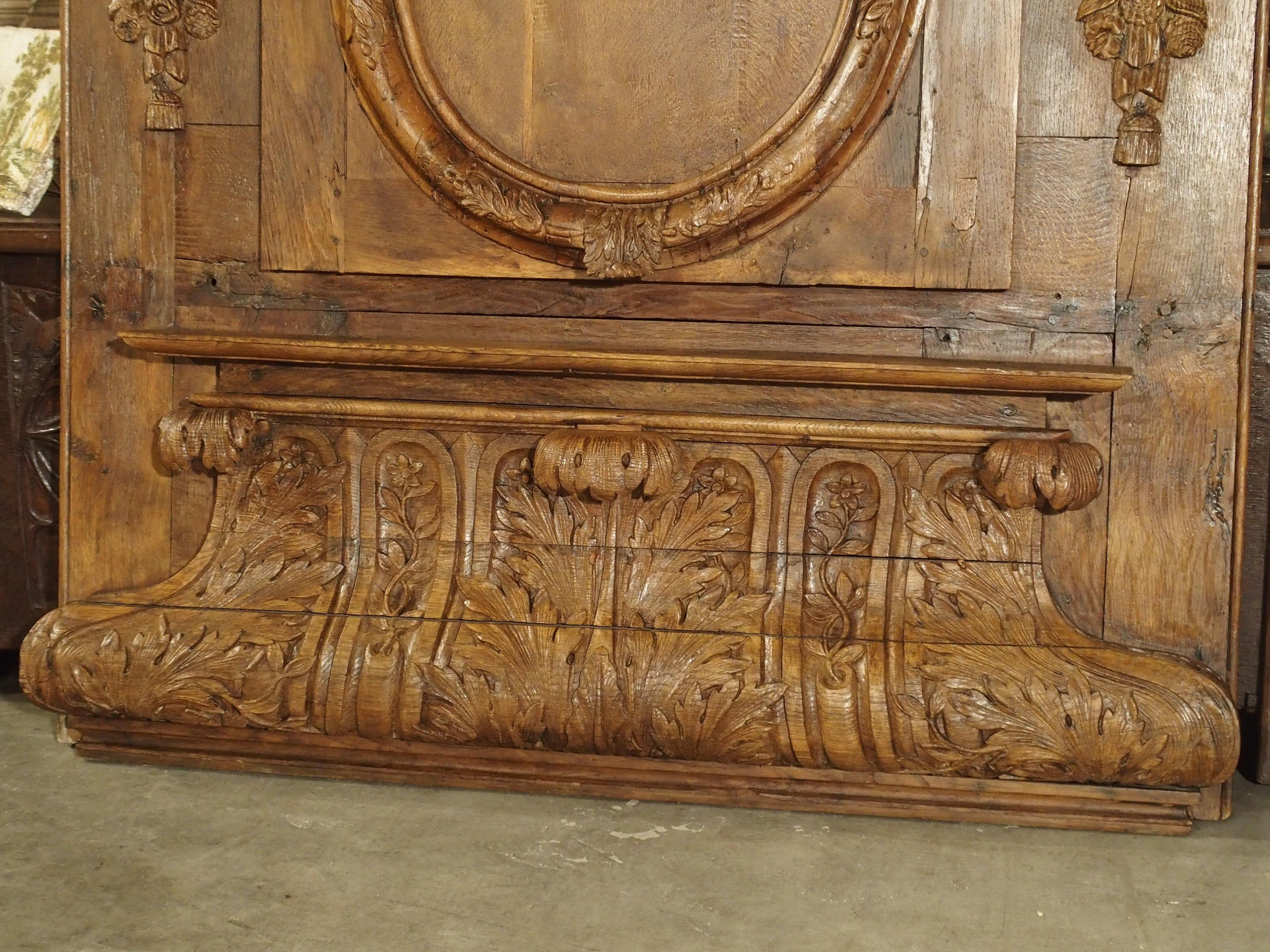 Exceptionnel panneau de boiserie en chêne du 18ème siècle provenant du château de Saint-Maclou, Normandie en vente 4