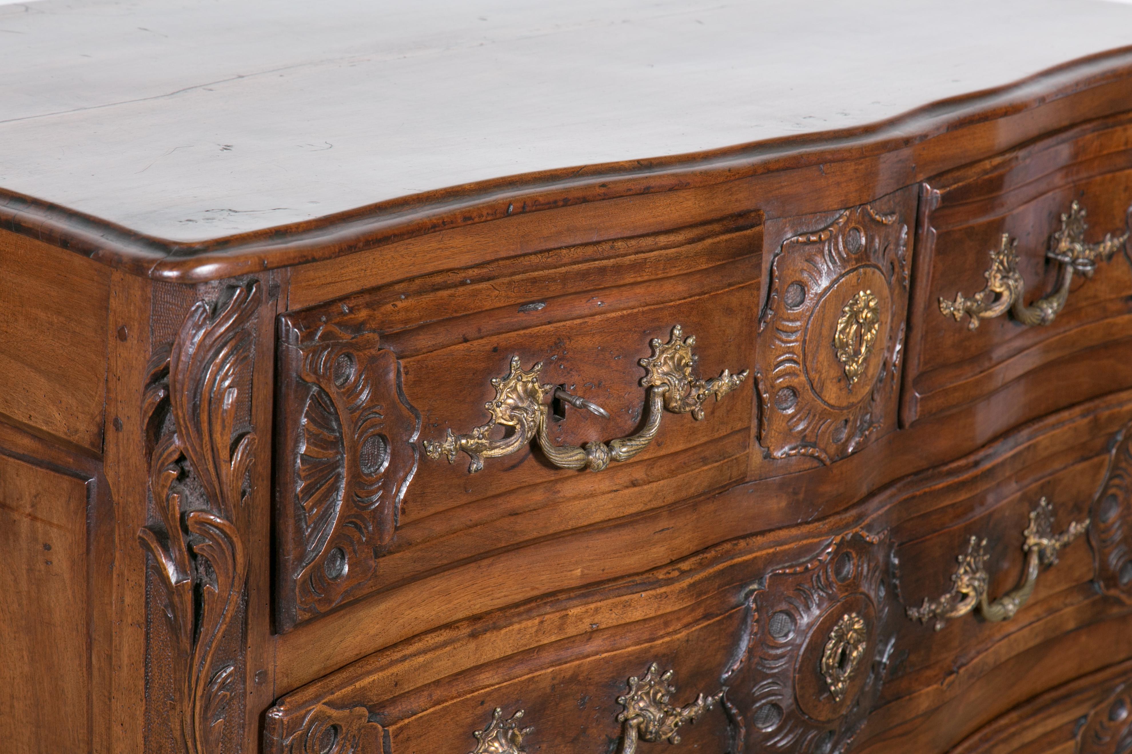 Exceptional 18th Century Regence Period Lyonnaise Commode Galbée For Sale 1