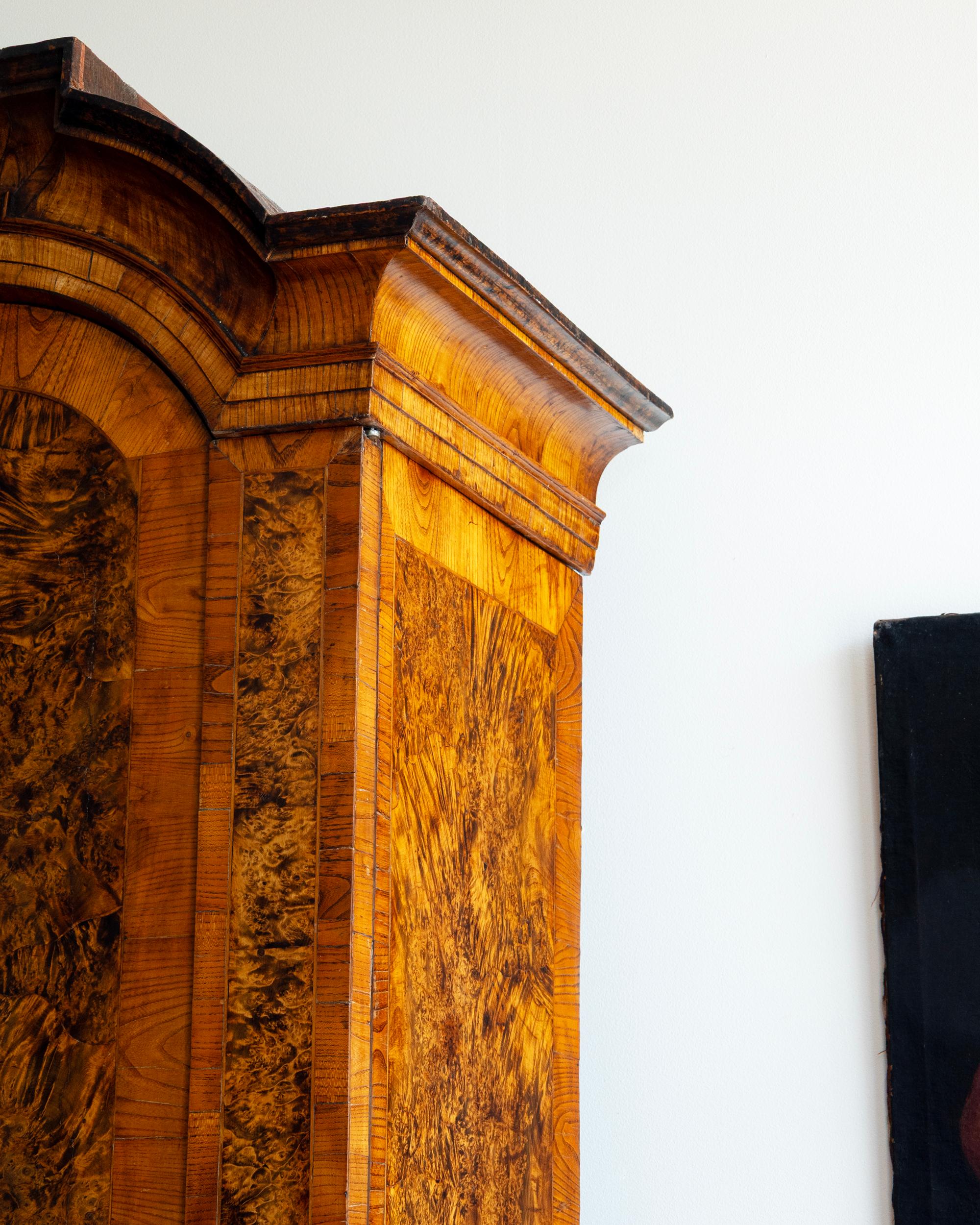Excepcional armario rococó del siglo XVIII en venta 3