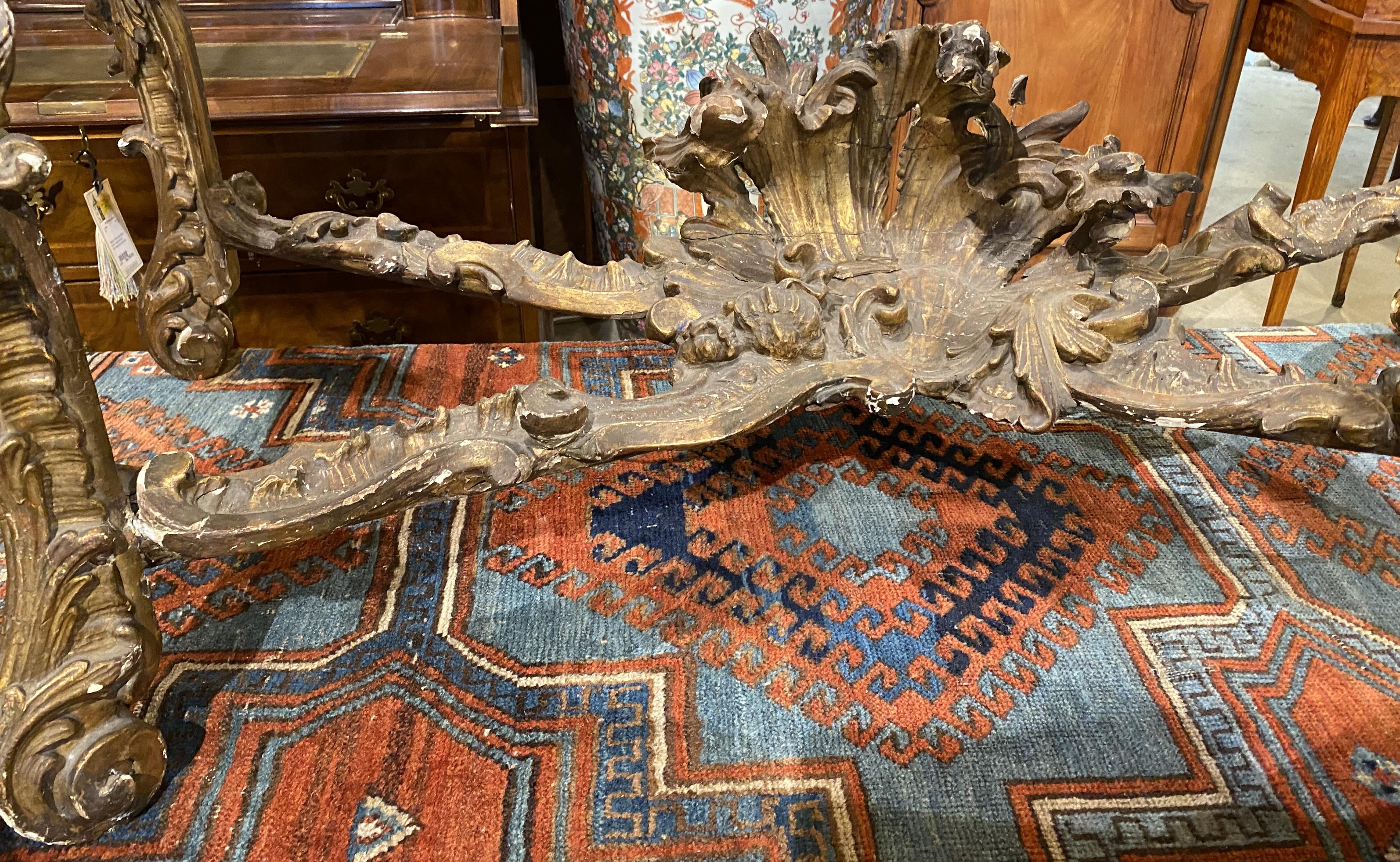 Eccezionale commode rococò del XVIII secolo in legno dorato con piano in marmo in vendita 7