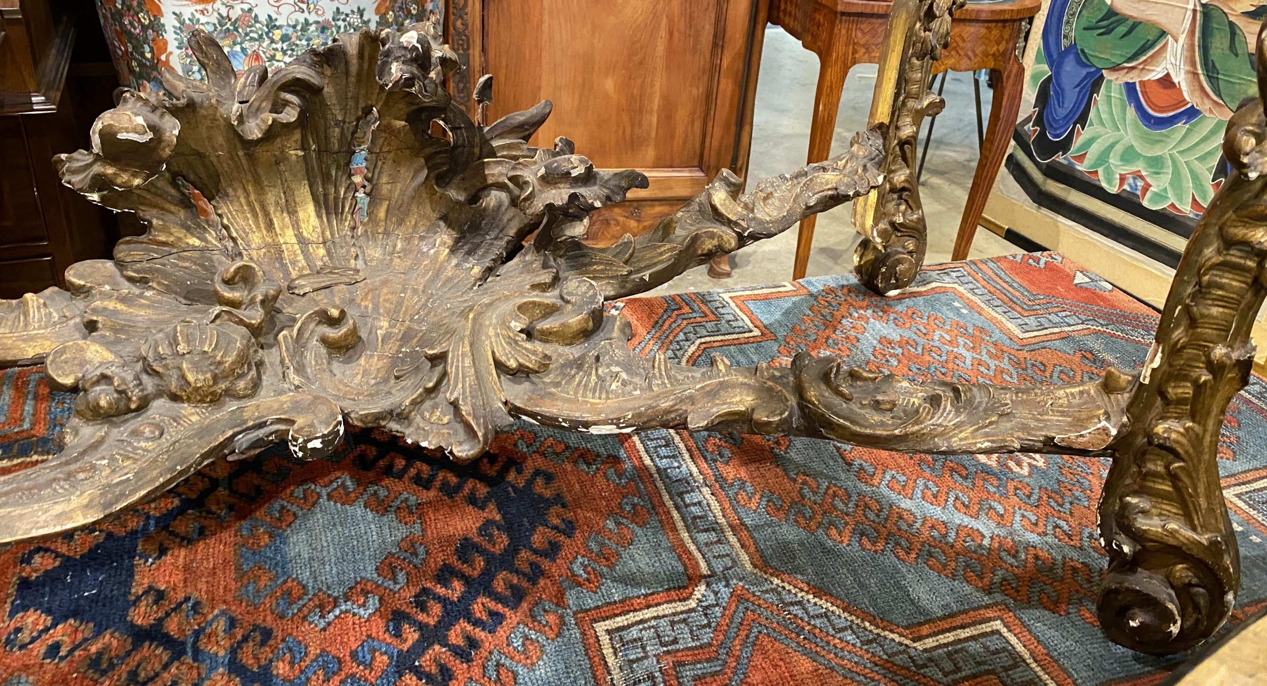 Eccezionale commode rococò del XVIII secolo in legno dorato con piano in marmo in vendita 8