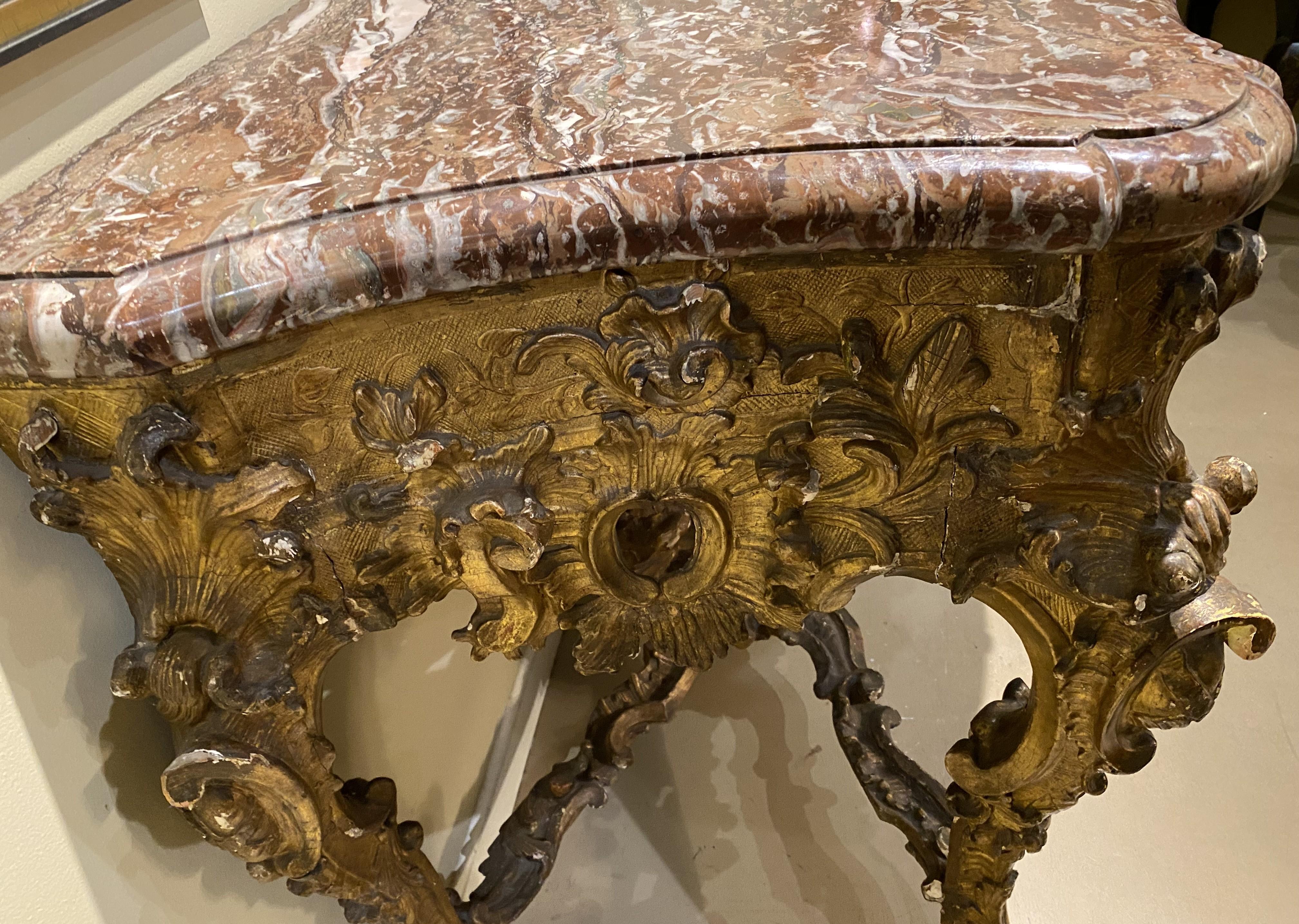 Eccezionale commode rococò del XVIII secolo in legno dorato con piano in marmo in vendita 2