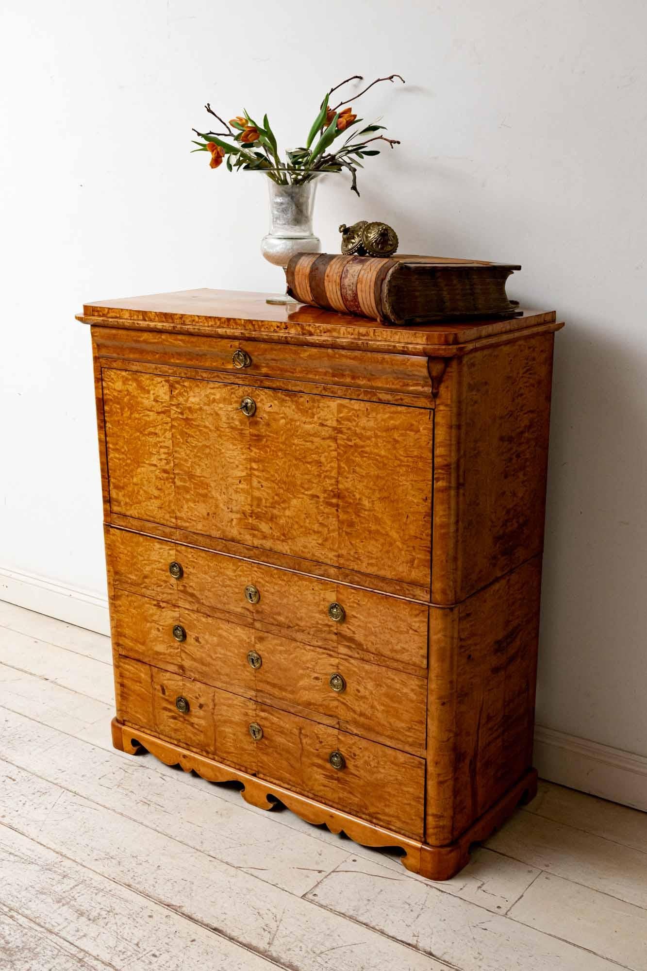 Exceptional 18th Century Swedish Birch Compartmental Secretaire or Bureau In Good Condition In London, GB