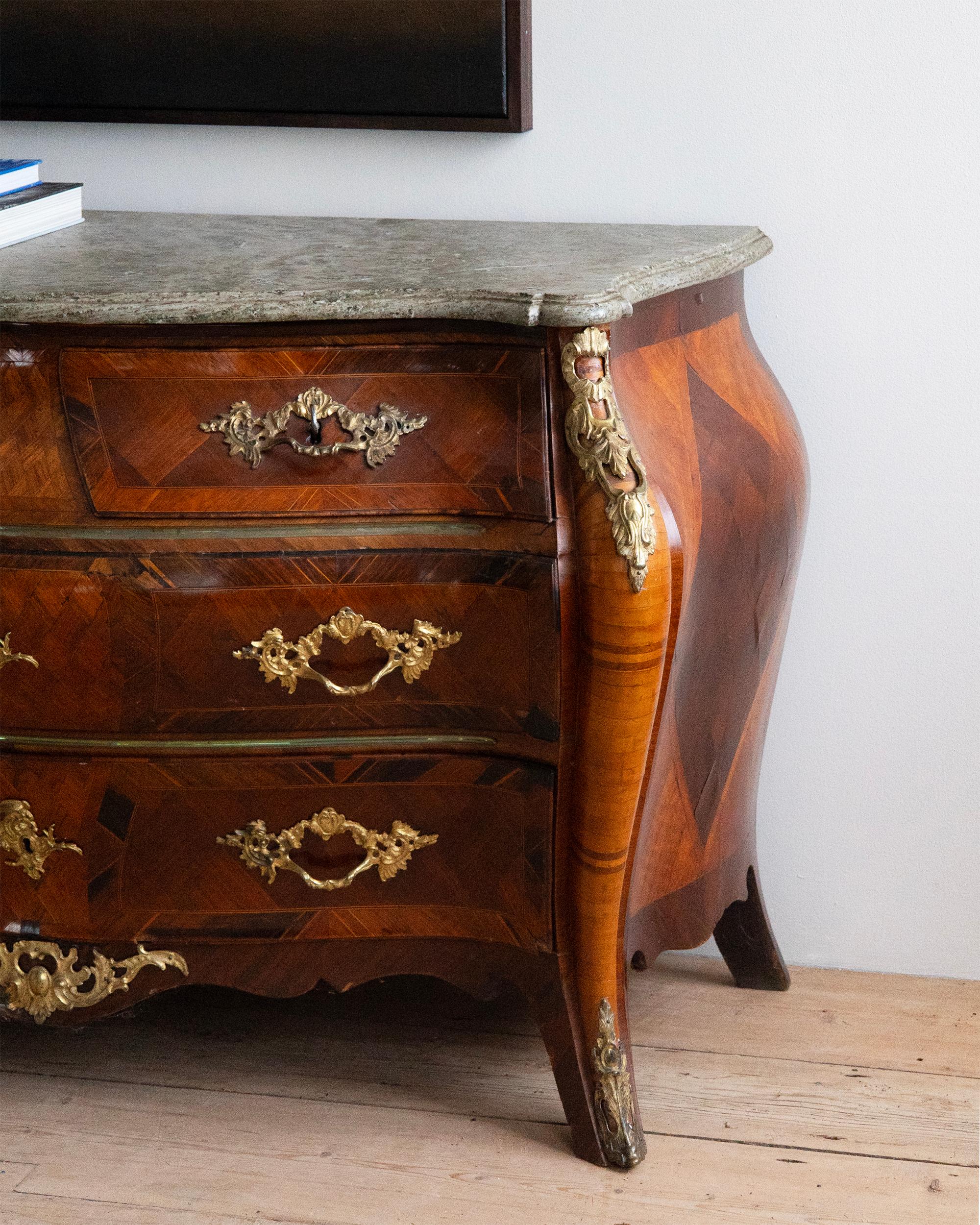 Hand-Crafted Exceptional 18th Century Swedish Rococo Commode For Sale