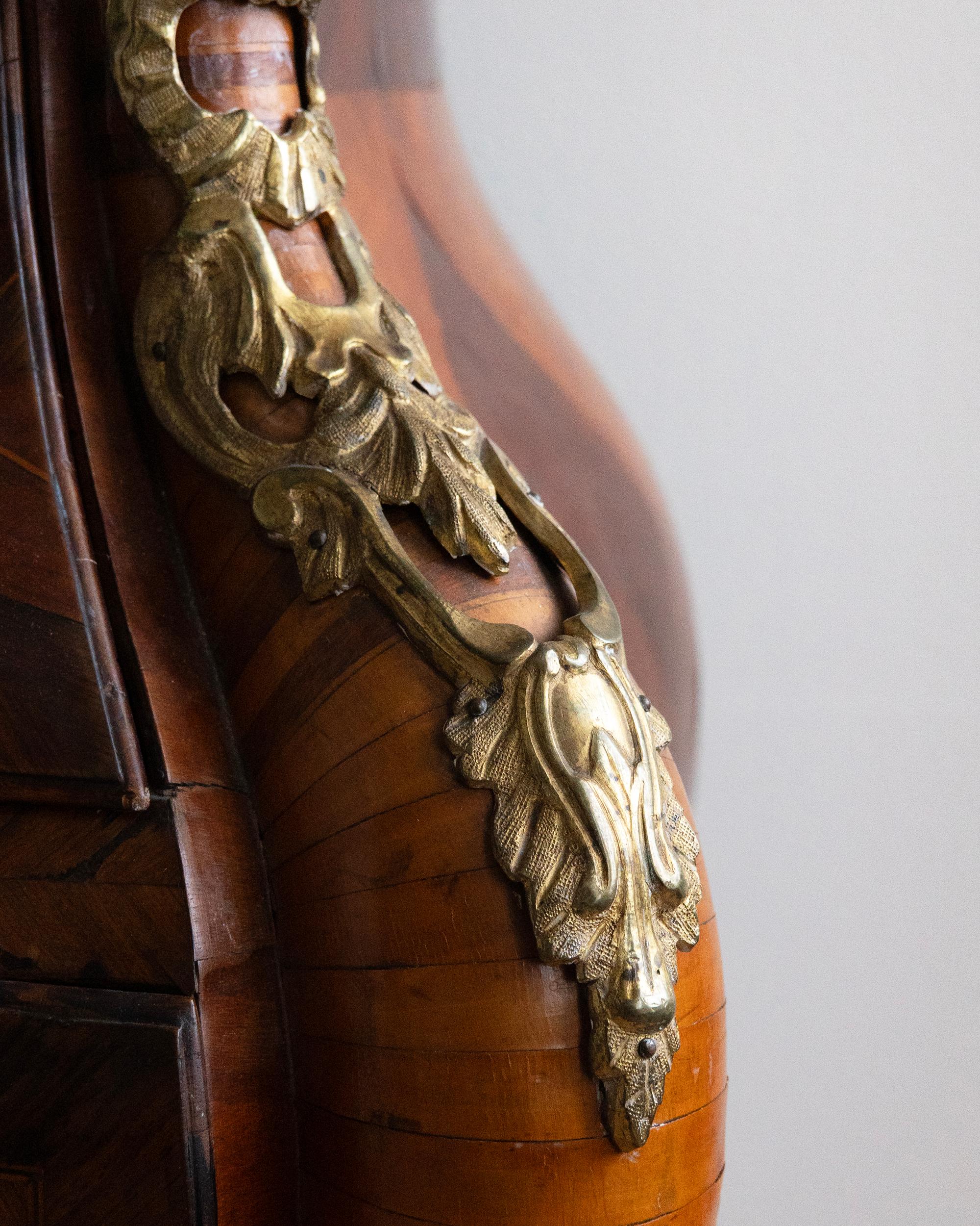 Exceptional 18th Century Swedish Rococo Commode In Good Condition For Sale In Allerum, SE