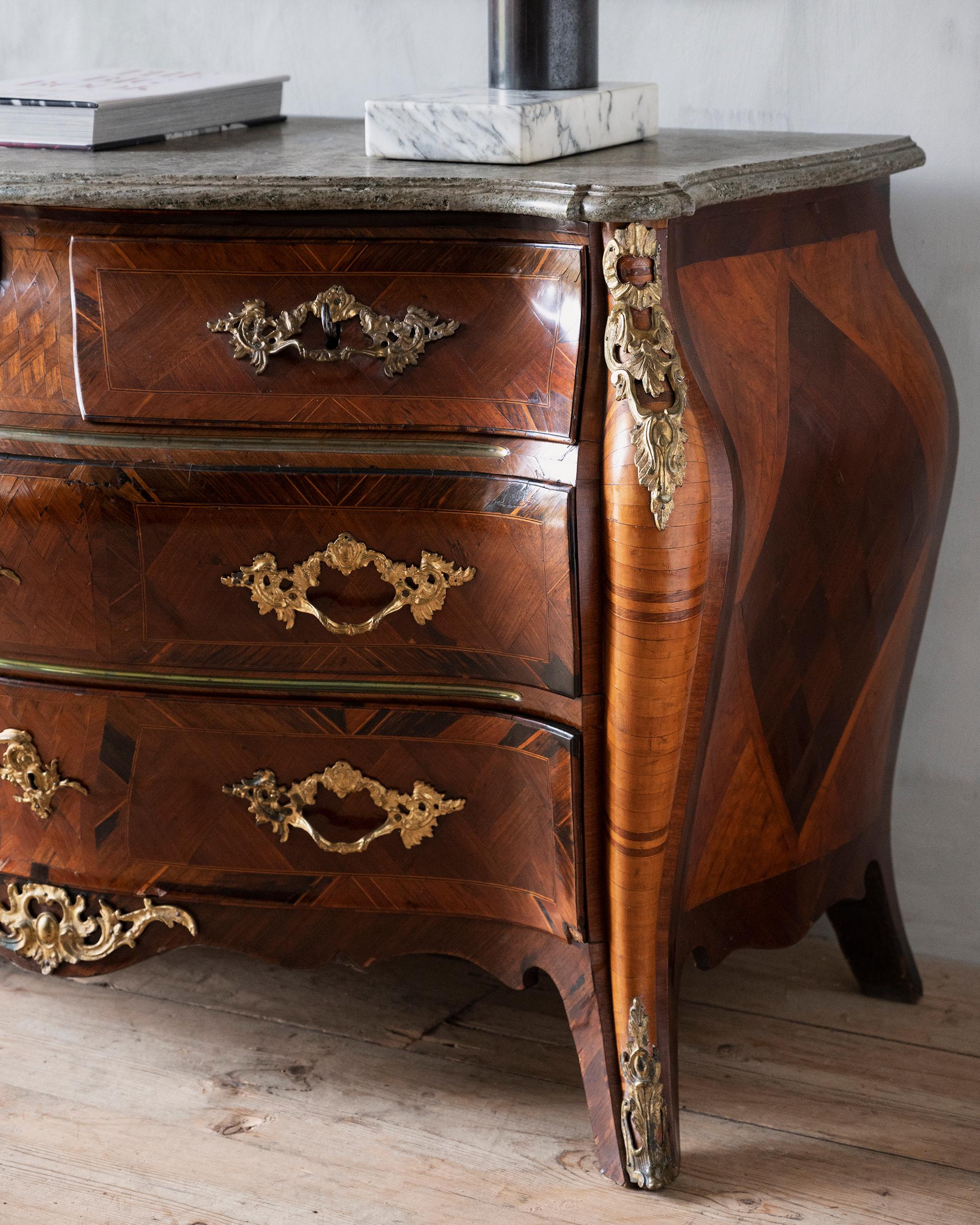 Exceptional 18th Century Swedish Rococo Commode In Good Condition For Sale In Mjöhult, SE