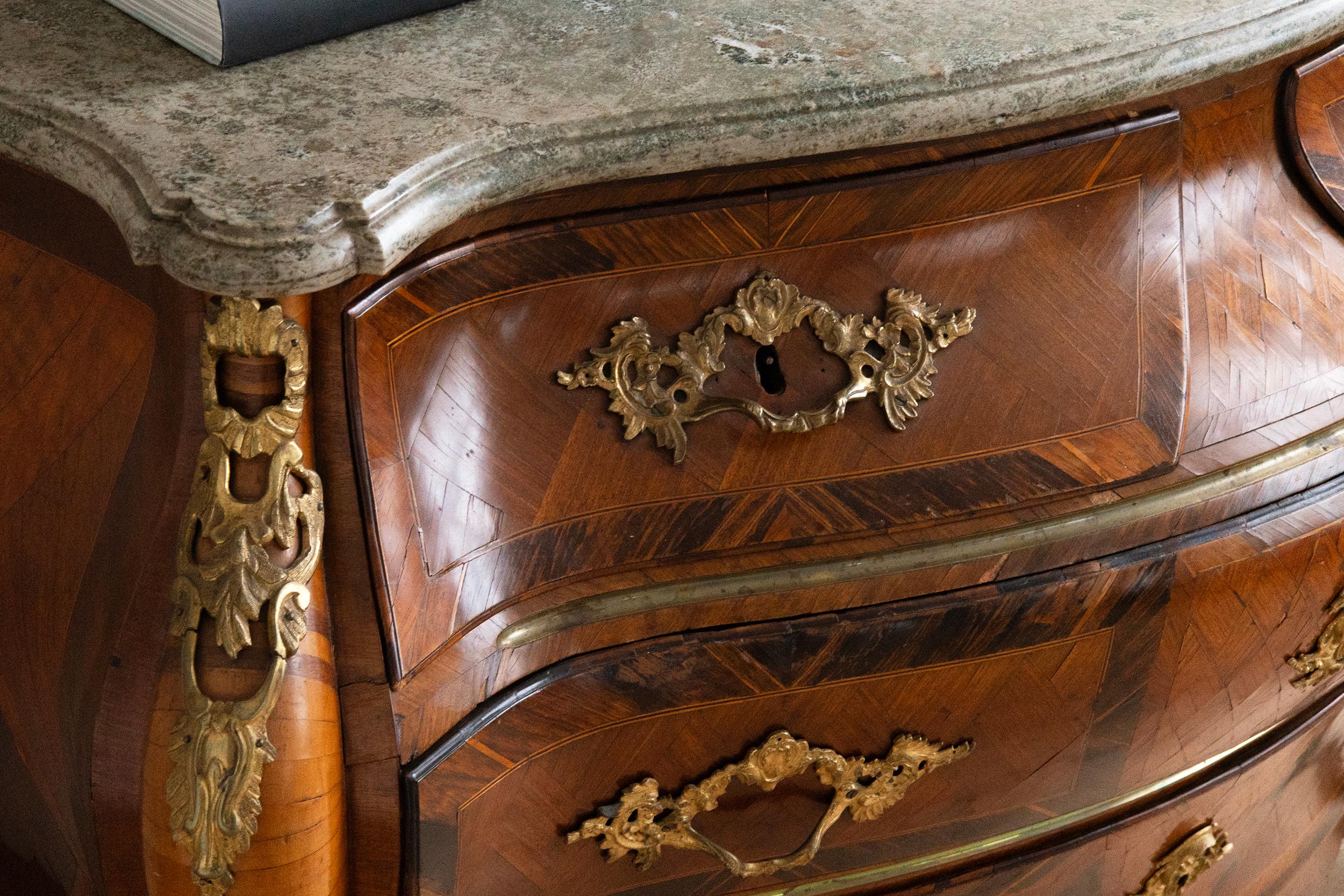 18th Century and Earlier Exceptional 18th Century Swedish Rococo Commode For Sale