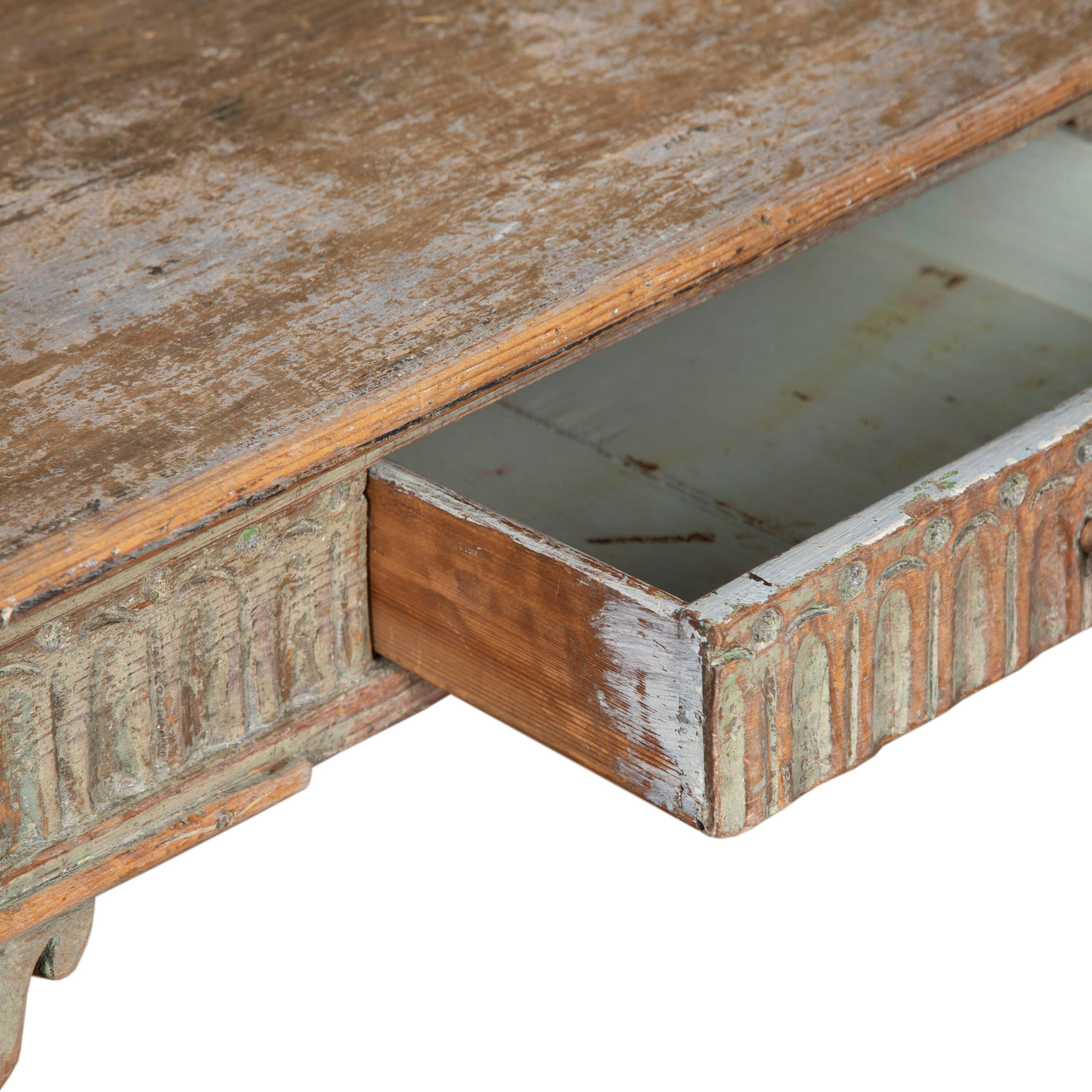 Exceptional 18th Century Table in Original Paint from Finland In Good Condition In Tetbury, Gloucestershire