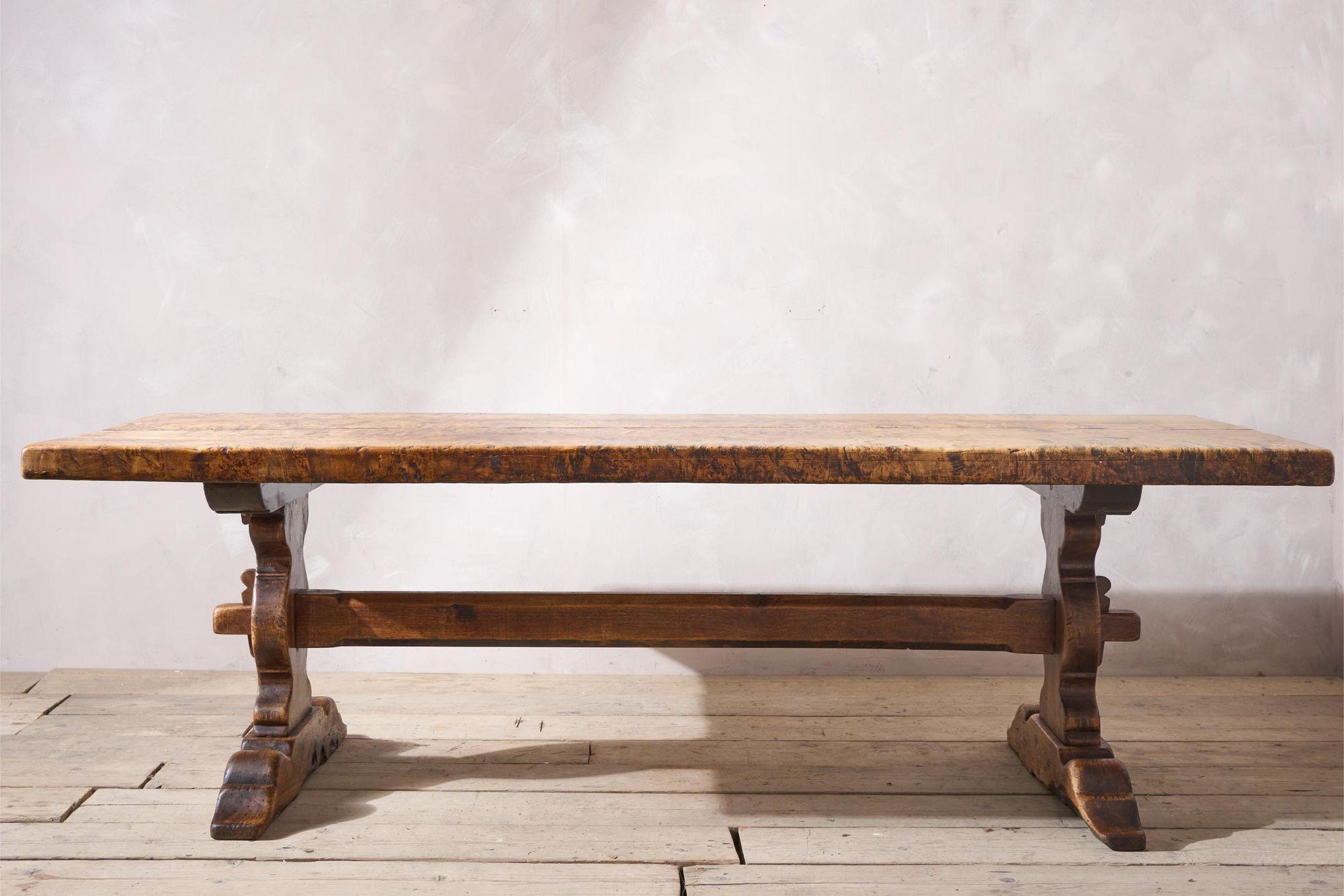 Exceptional 18th century Two plank Walnut dining table For Sale 9